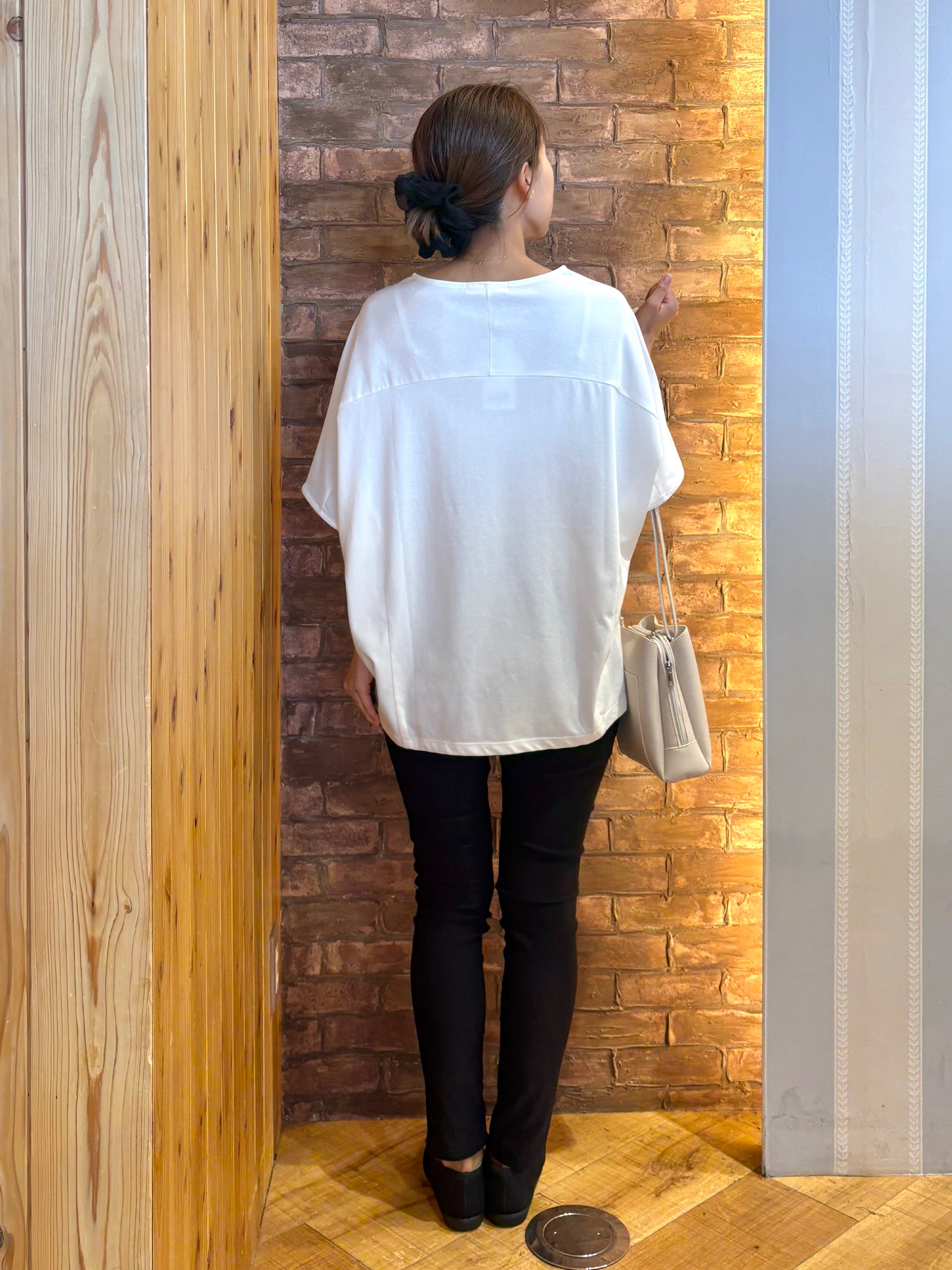 mieさんの「SHOO･LA･RUE｜【洗濯機可/体型カバー】インせず着られる 上品見えのドルマントップス」を使ったコーディネート