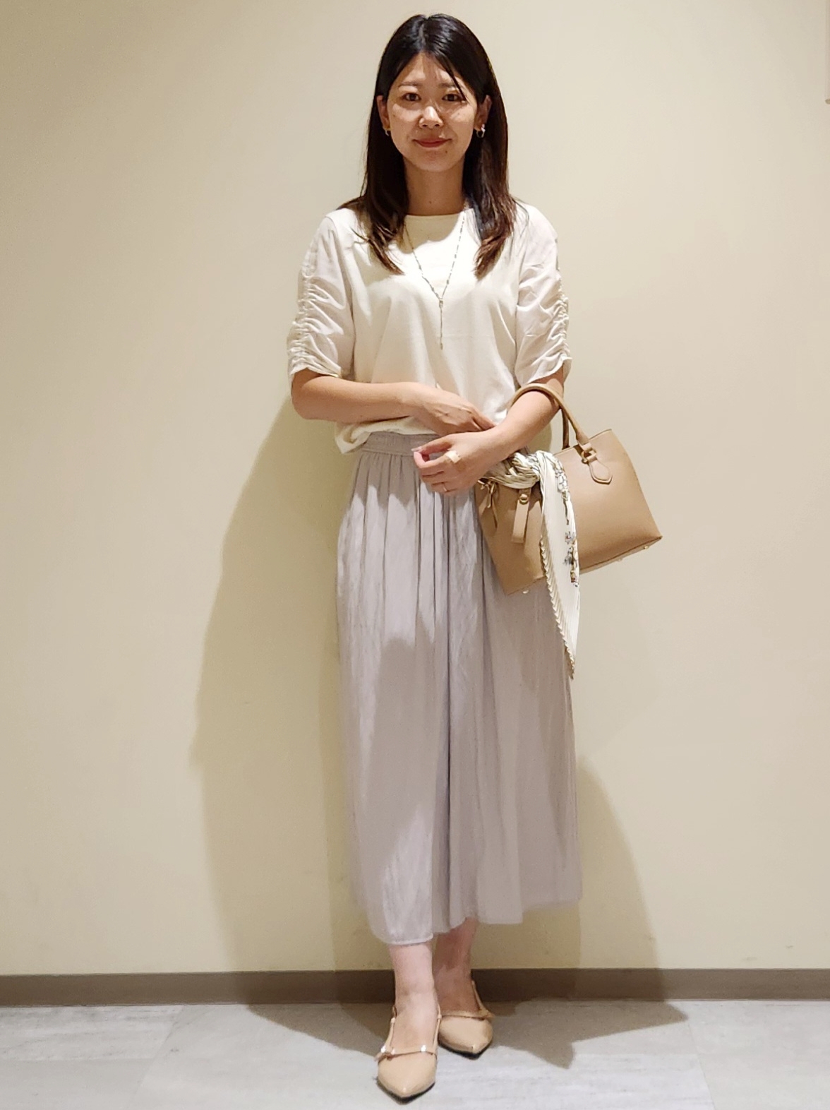 yukaさんの「COUP DE CHANCE｜【手洗い可／日本製】袖ギャザーカットソー」を使ったコーディネート