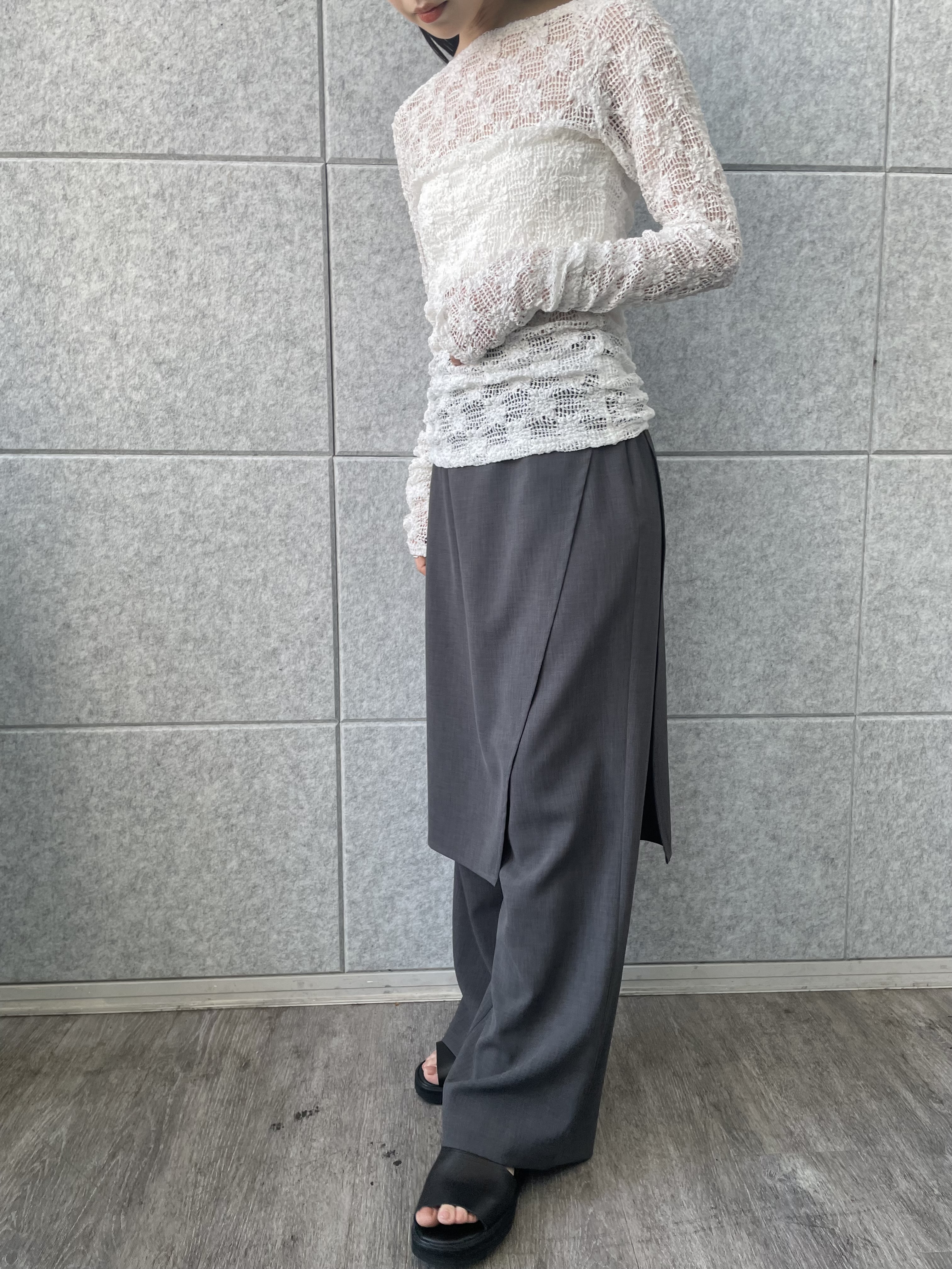 丸山加奈子さんの「CODE A｜PROTAGONISTA｜layered trousers」を使ったコーディネート