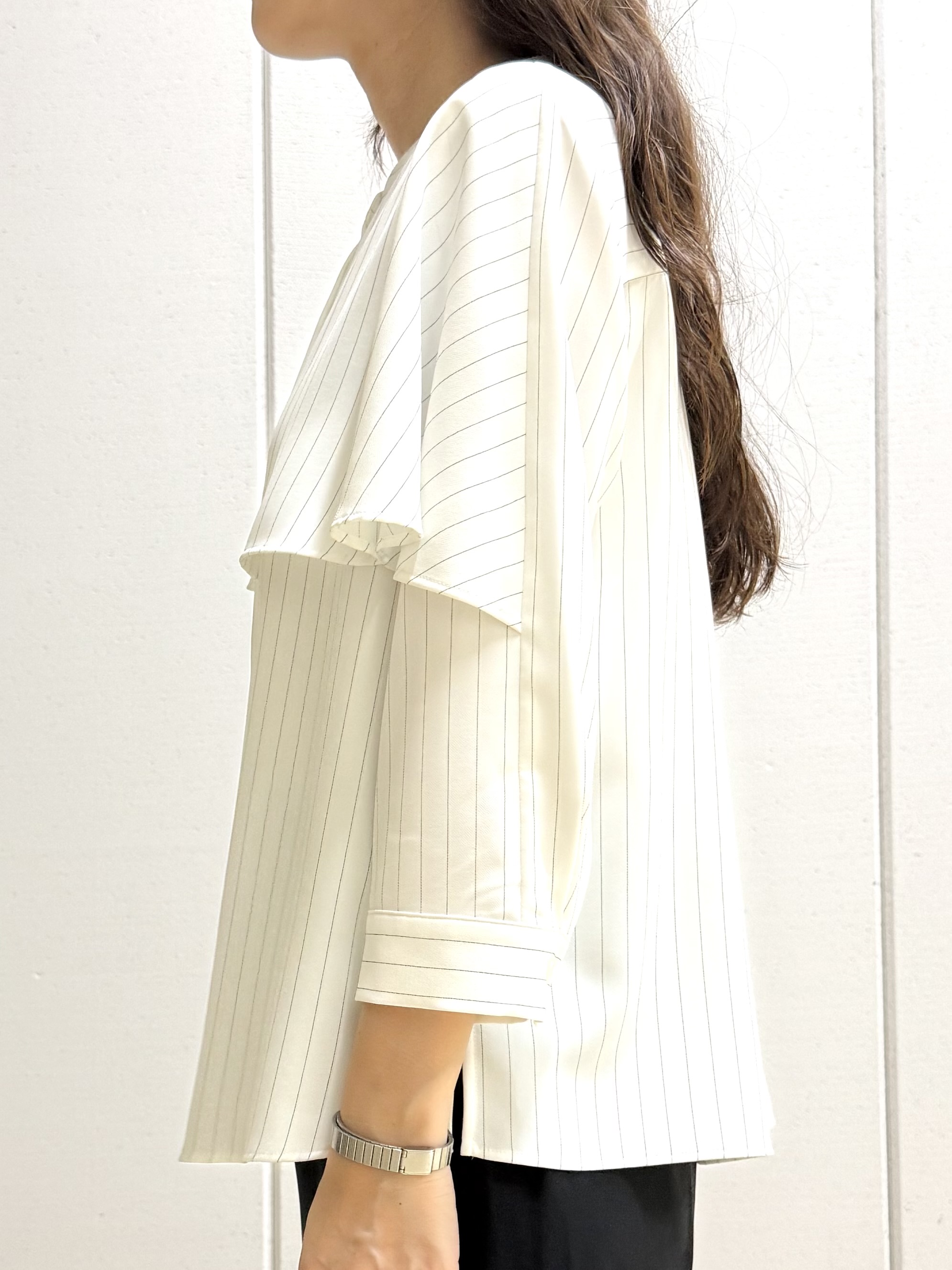 mamiさんの「INDIVI｜【接触冷感/UVケア/夏羽織り/着る日傘】ケープ風ブラウス」を使ったコーディネート
