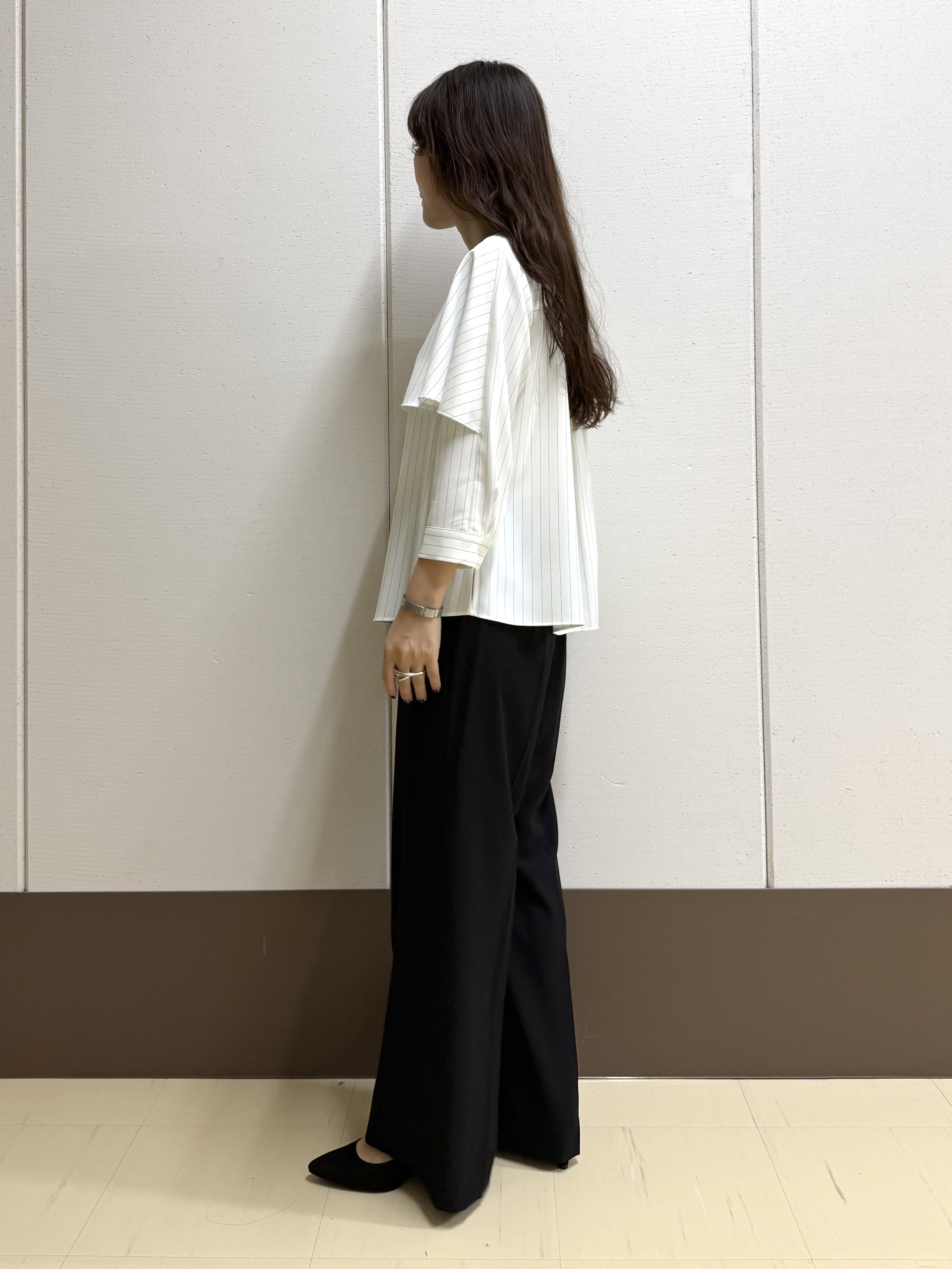 mamiさんの「INDIVI｜【接触冷感/UVケア/夏羽織り/着る日傘】ケープ風ブラウス」を使ったコーディネート