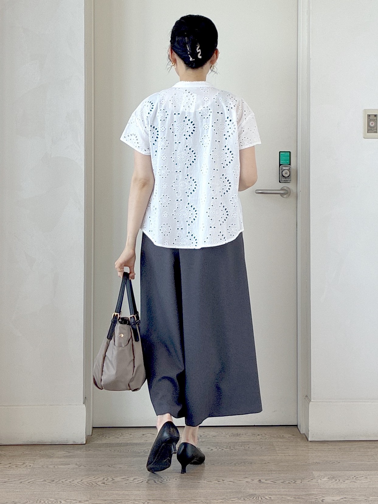  beni_gingerさんの「Reflect｜【通勤◎】カットワーク刺繍レース シャツブラウス」を使ったコーディネート