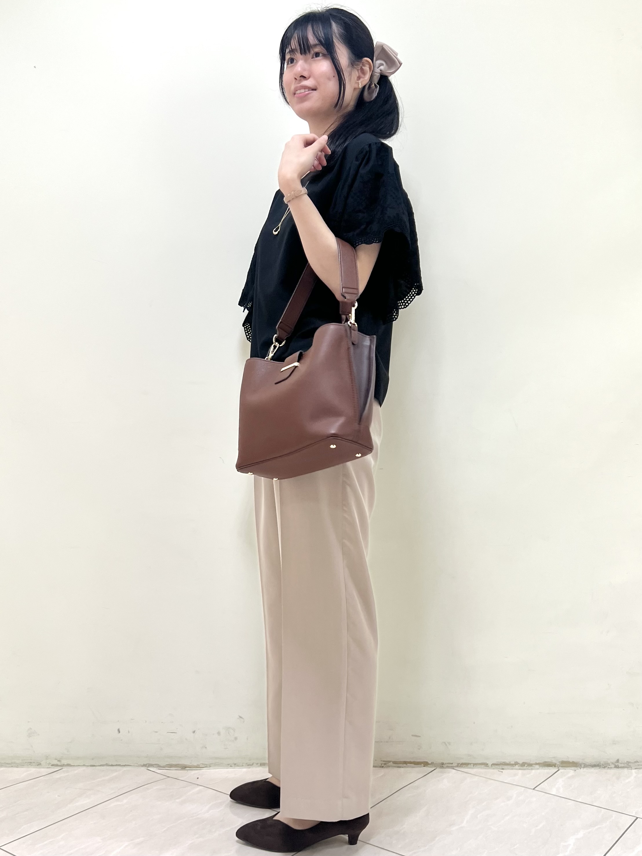yanaさんの「Reflect｜【通勤◎】スカラップレーススリーブ ブラウス」を使ったコーディネート