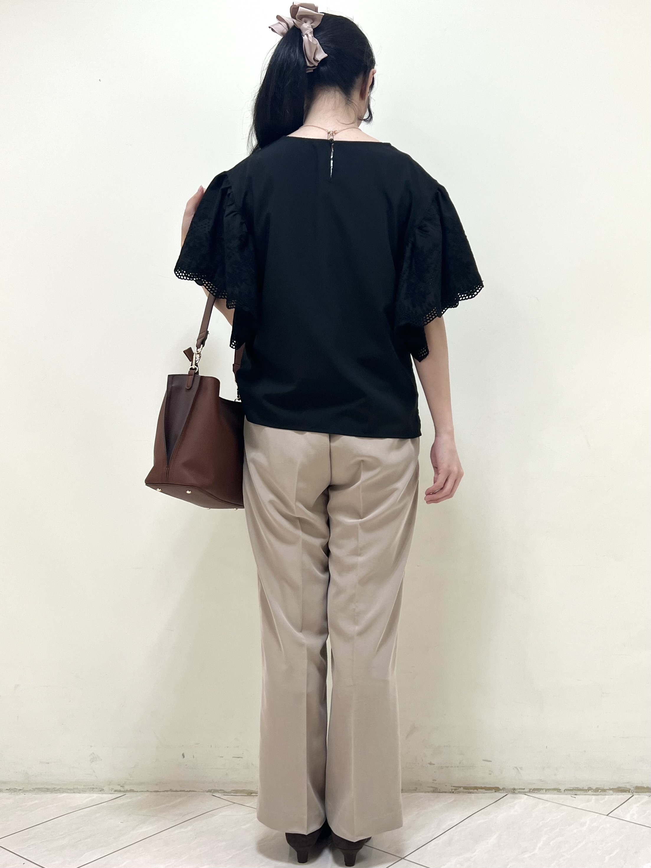 yanaさんの「Reflect｜【通勤◎】スカラップレーススリーブ ブラウス」を使ったコーディネート