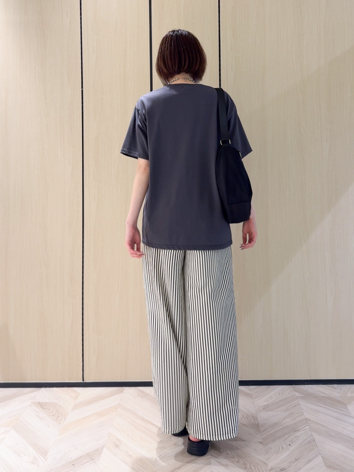 𝐜𝐡𝐢𝐤𝐚さんの「SHOO･LA･RUE｜【S-LL/洗濯機可】選べる4柄　デイリー使いにぴったりな 大人の頼れるTシャツ」を使ったコーディネート