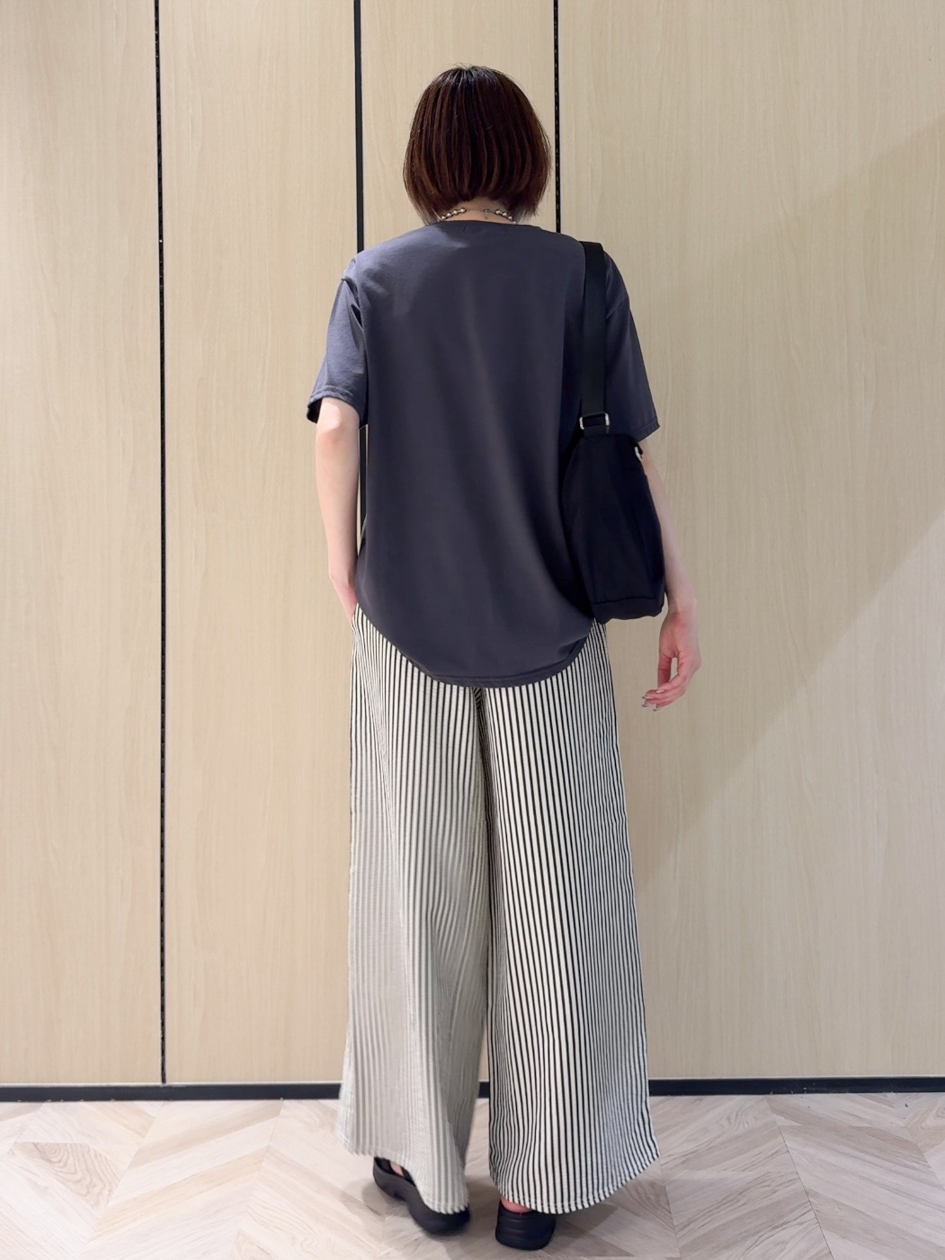 𝐜𝐡𝐢𝐤𝐚さんの「SHOO･LA･RUE｜【S-LL/洗濯機可】選べる4柄　デイリー使いにぴったりな 大人の頼れるTシャツ」を使ったコーディネート