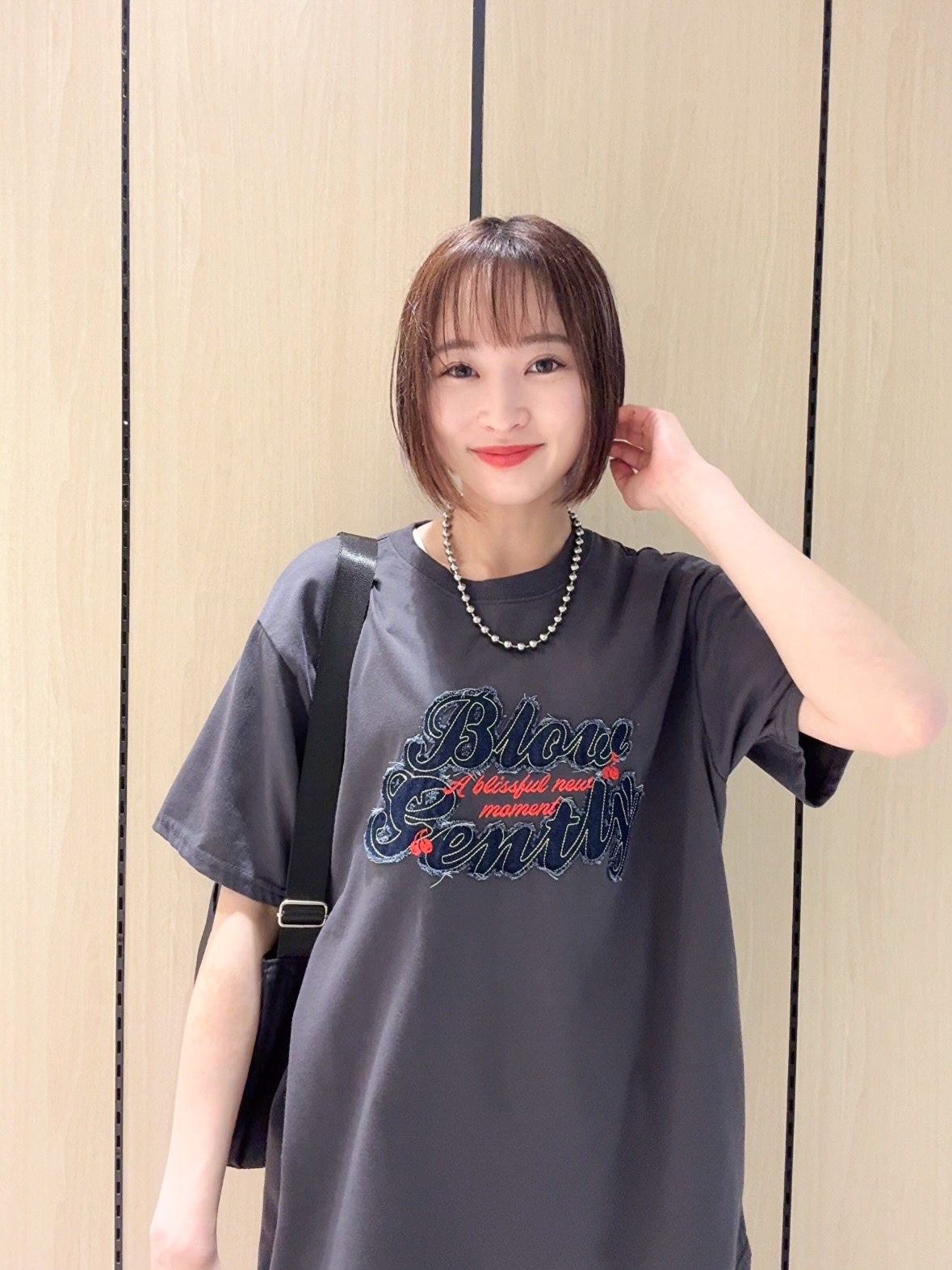 𝐜𝐡𝐢𝐤𝐚さんの「SHOO･LA･RUE｜【S-LL/洗濯機可】選べる4柄　デイリー使いにぴったりな 大人の頼れるTシャツ」を使ったコーディネート