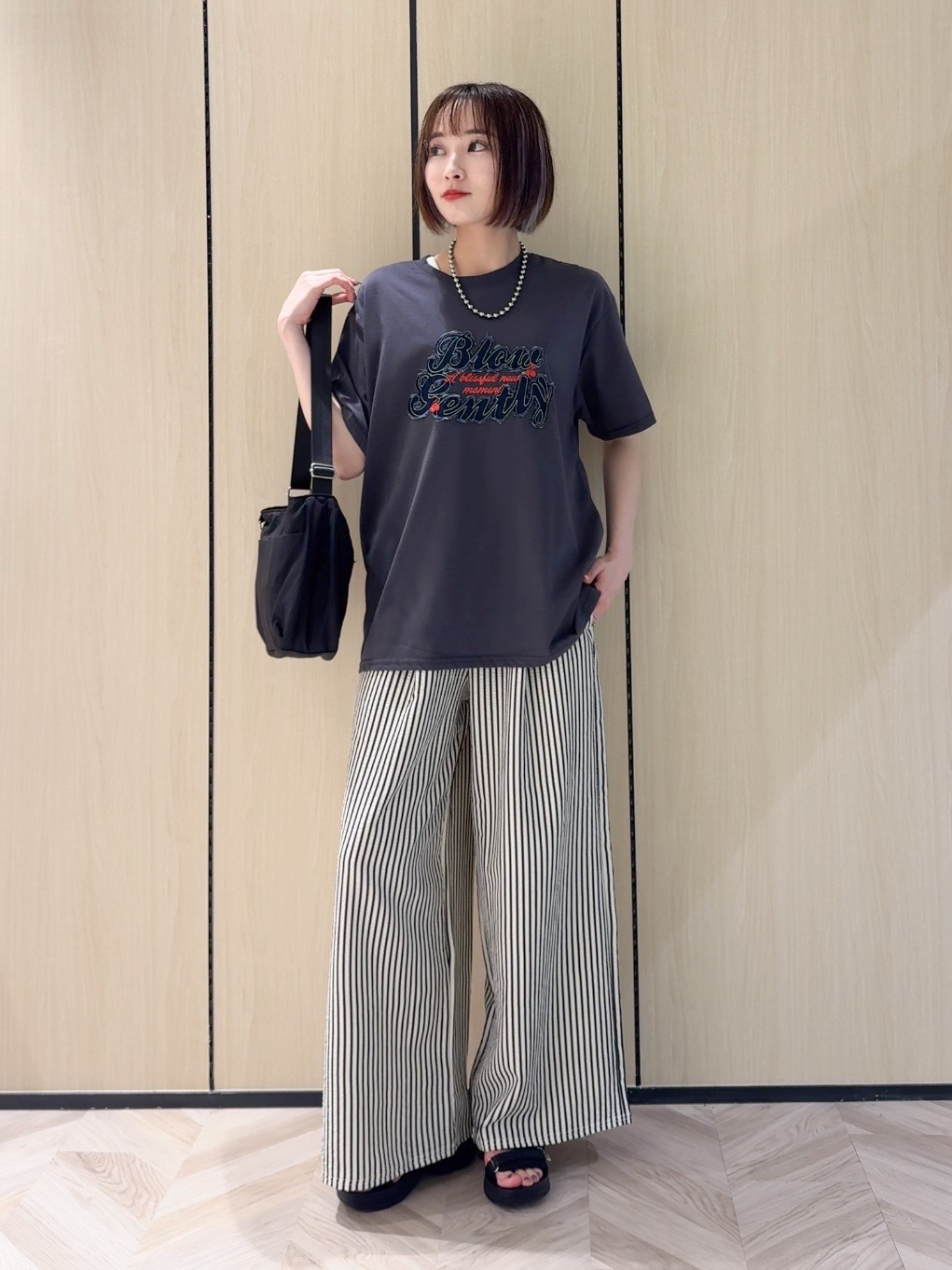 𝐜𝐡𝐢𝐤𝐚さんの「SHOO･LA･RUE｜【S-LL/洗濯機可】選べる4柄　デイリー使いにぴったりな 大人の頼れるTシャツ」を使ったコーディネート