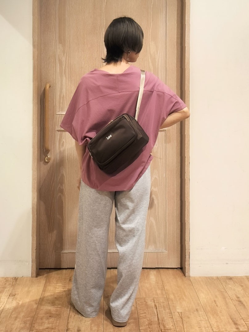 YUKIさんの「SHOO･LA･RUE｜【ひんやり/体型カバー】インせず着られる 上品見えのドルマントップス」を使ったコーディネート