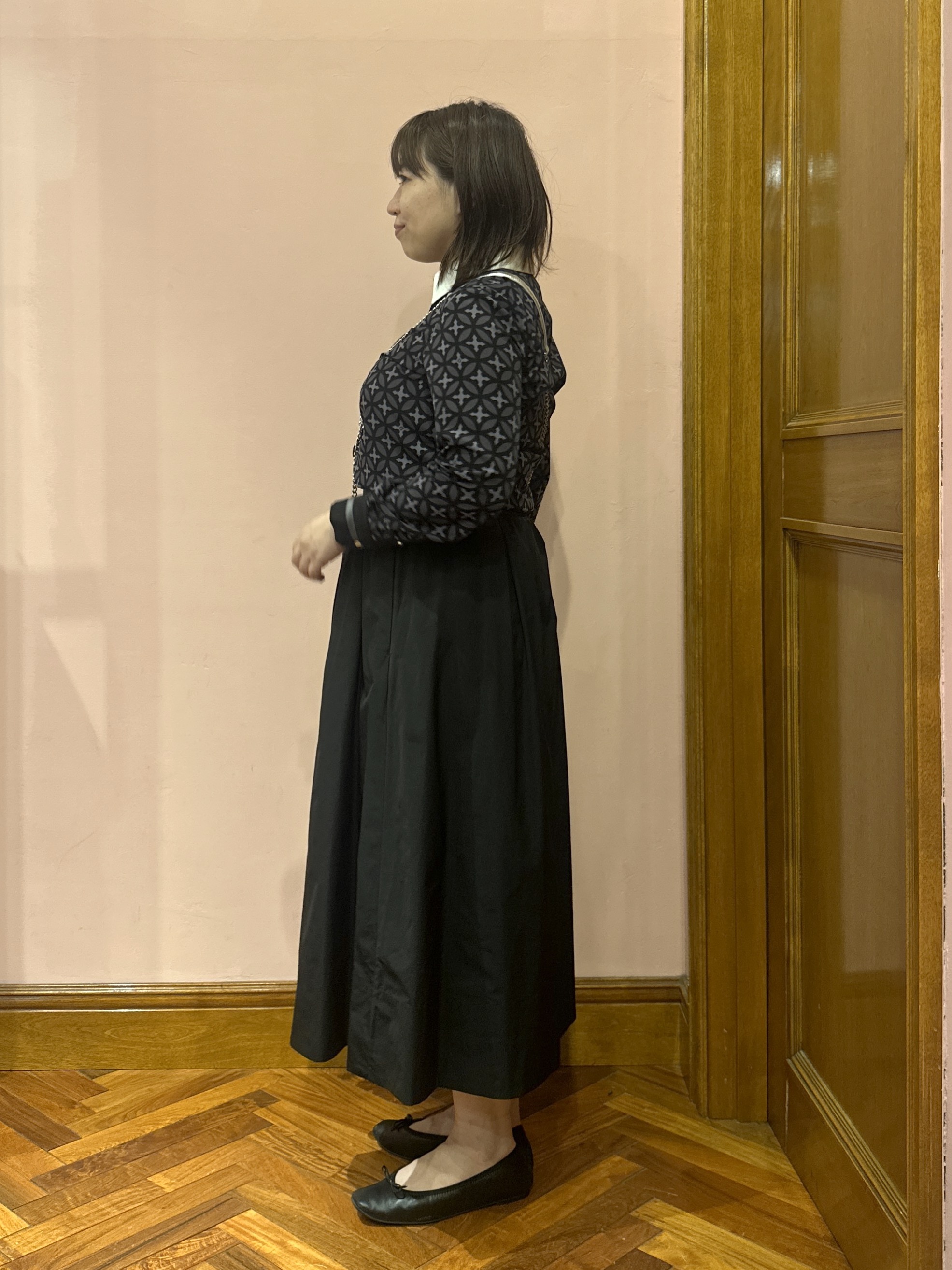 komatsuさんの「DRESSTERIOR｜オーバーラップサークル シアーデコルテシャツ」を使ったコーディネート