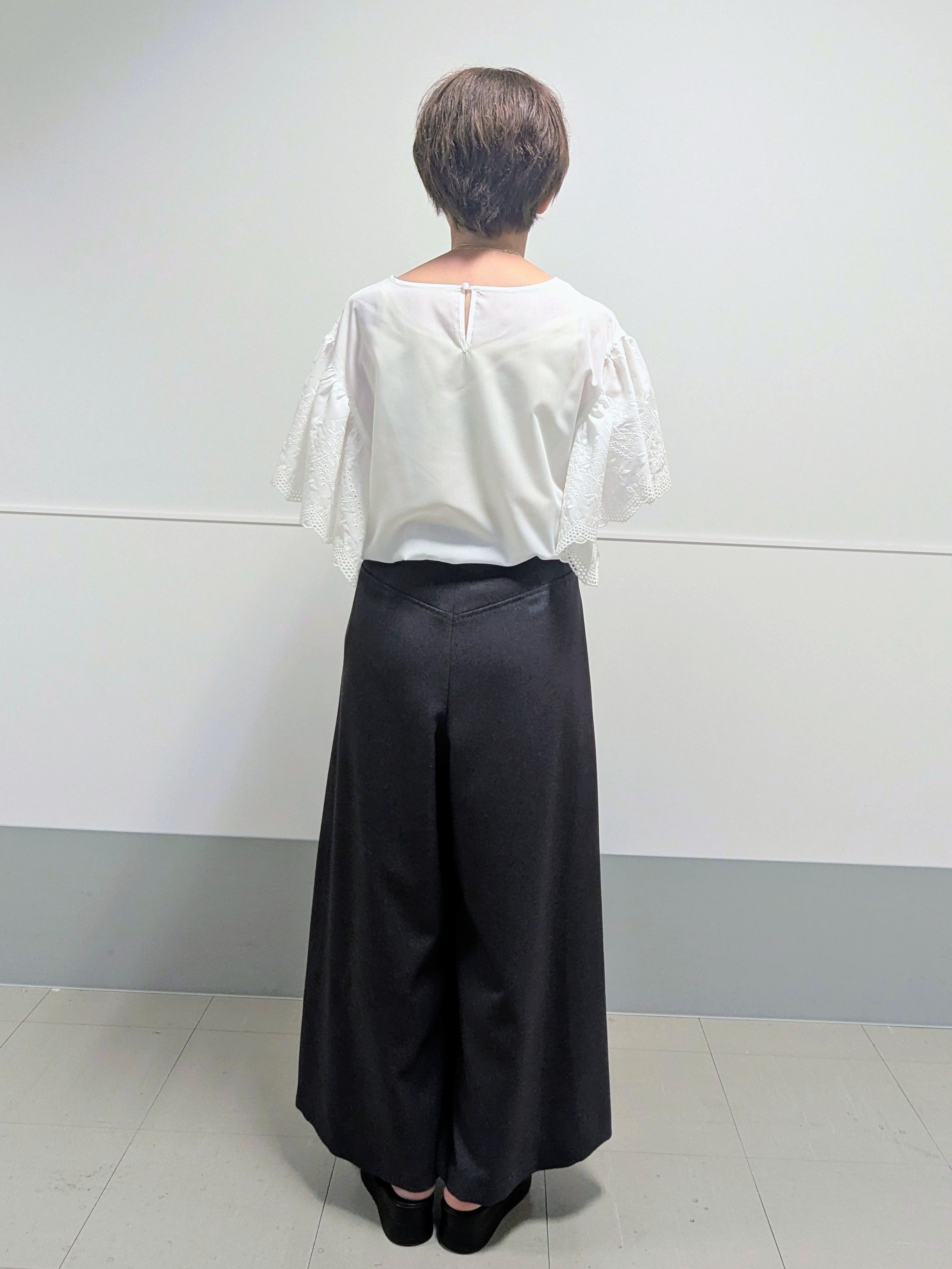 nishiさんの「Reflect｜【通勤◎】スカラップレーススリーブ ブラウス」を使ったコーディネート