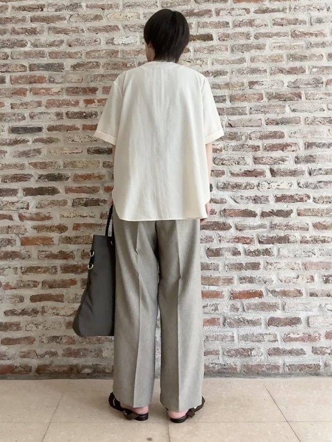 しばさんの「THE SHOP TK｜【M-XL/秋始めにちょうどいい】細見え5分袖Wポケットシャツ」を使ったコーディネート