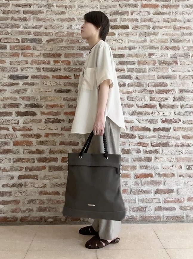 しばさんの「THE SHOP TK｜【M-XL/秋始めにちょうどいい】細見え5分袖Wポケットシャツ」を使ったコーディネート