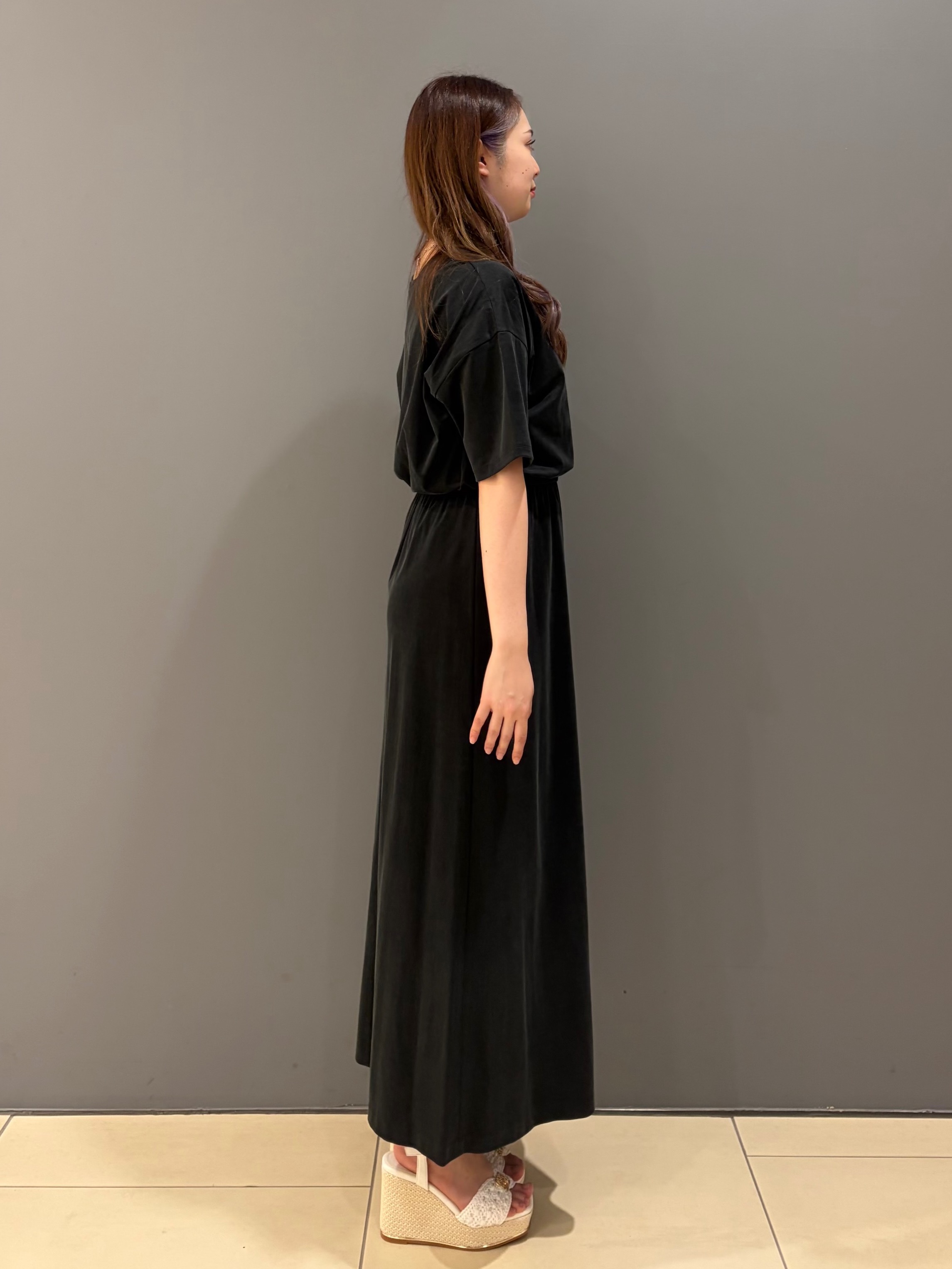 miさんの「UNTITLED｜【きれいめTシャツ/セットアップ可】ヴィンテージライクプルオーバー」を使ったコーディネート
