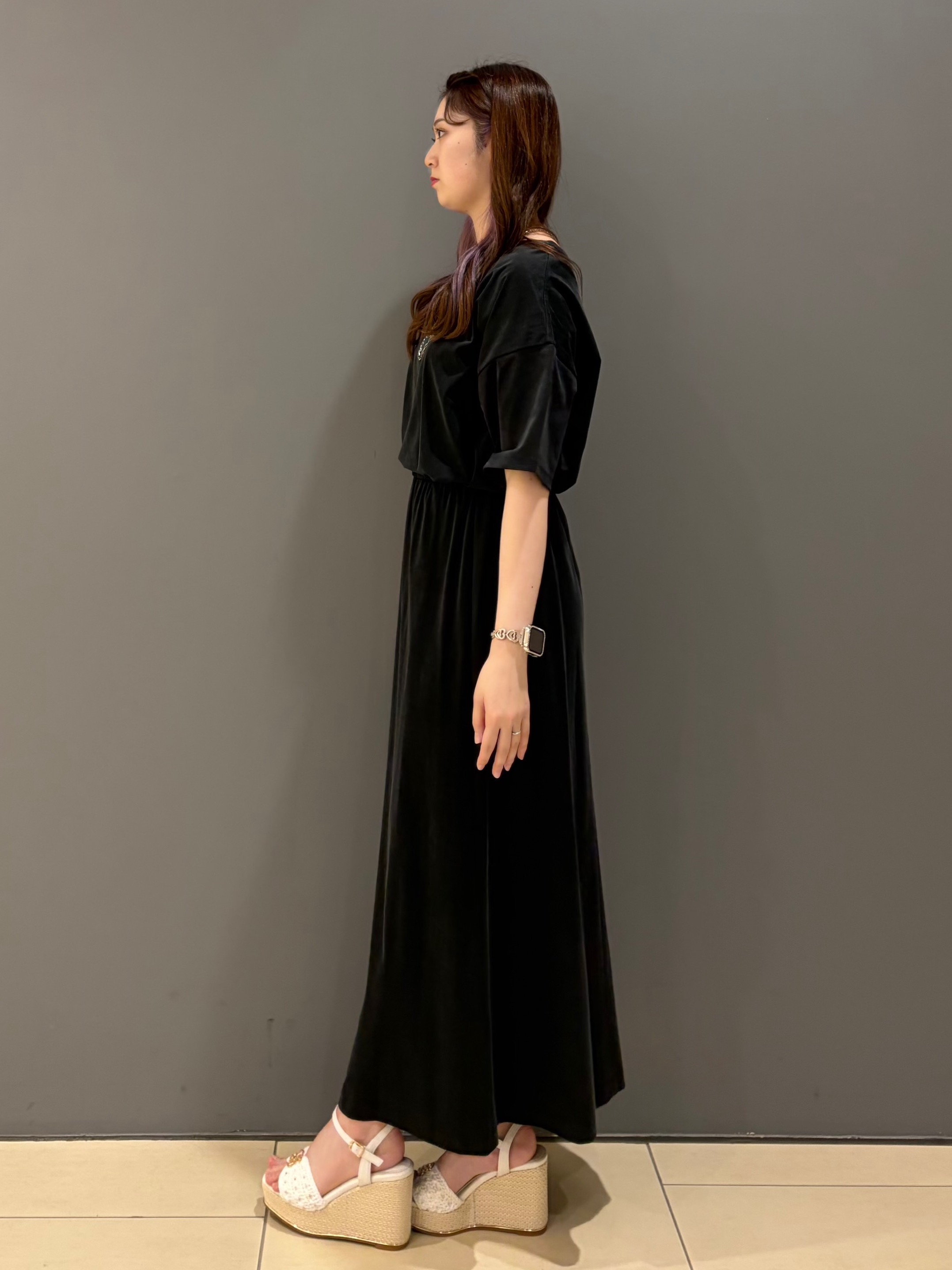 miさんの「UNTITLED｜【きれいめTシャツ/セットアップ可】ヴィンテージライクプルオーバー」を使ったコーディネート