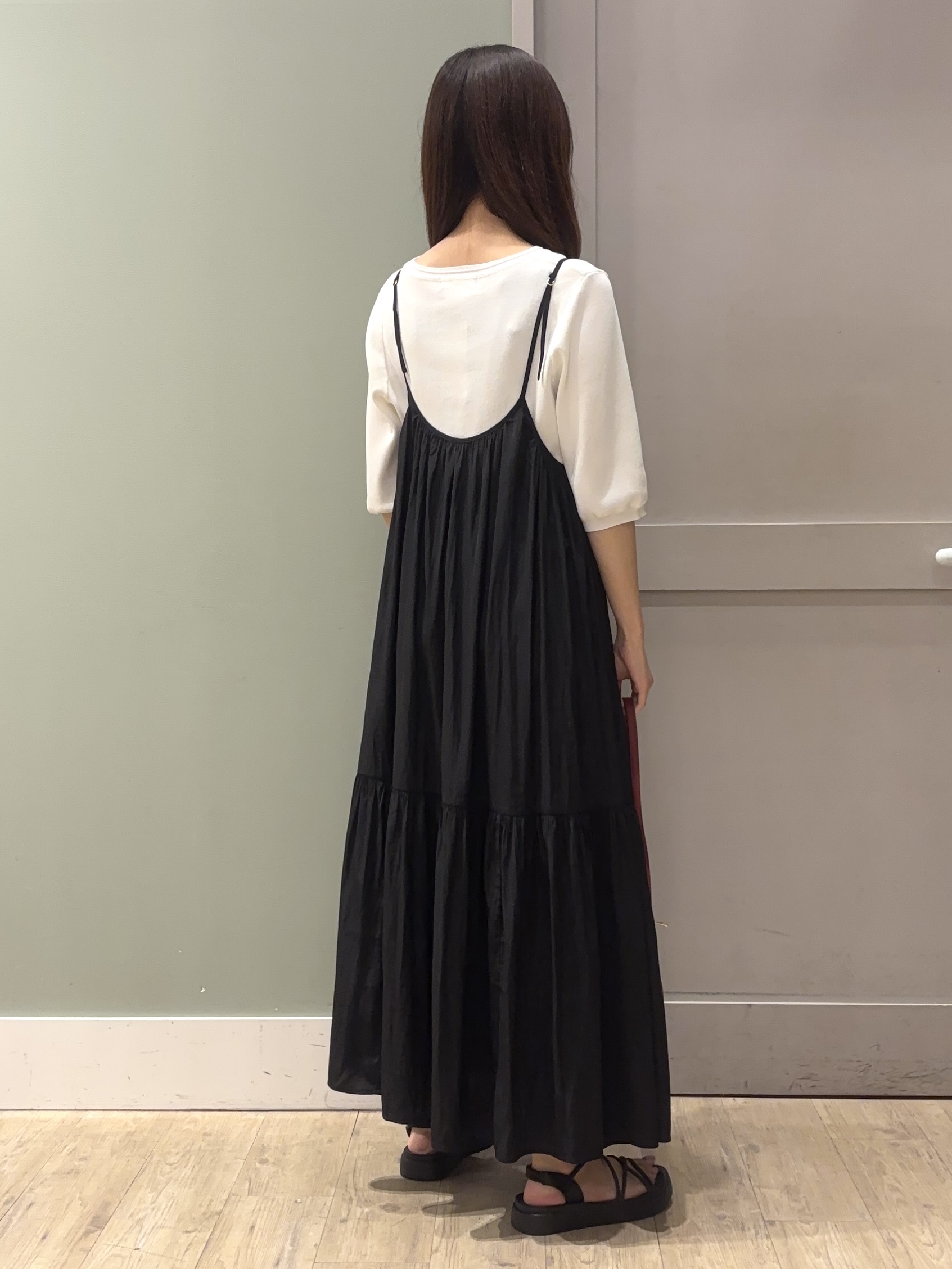 しばみさんの「grove｜【シリーズ累計36万枚/UVカット・ひんやり・洗濯機OK】やわらかドライタッチ 五分袖クルーネックニ」を使ったコーディネート