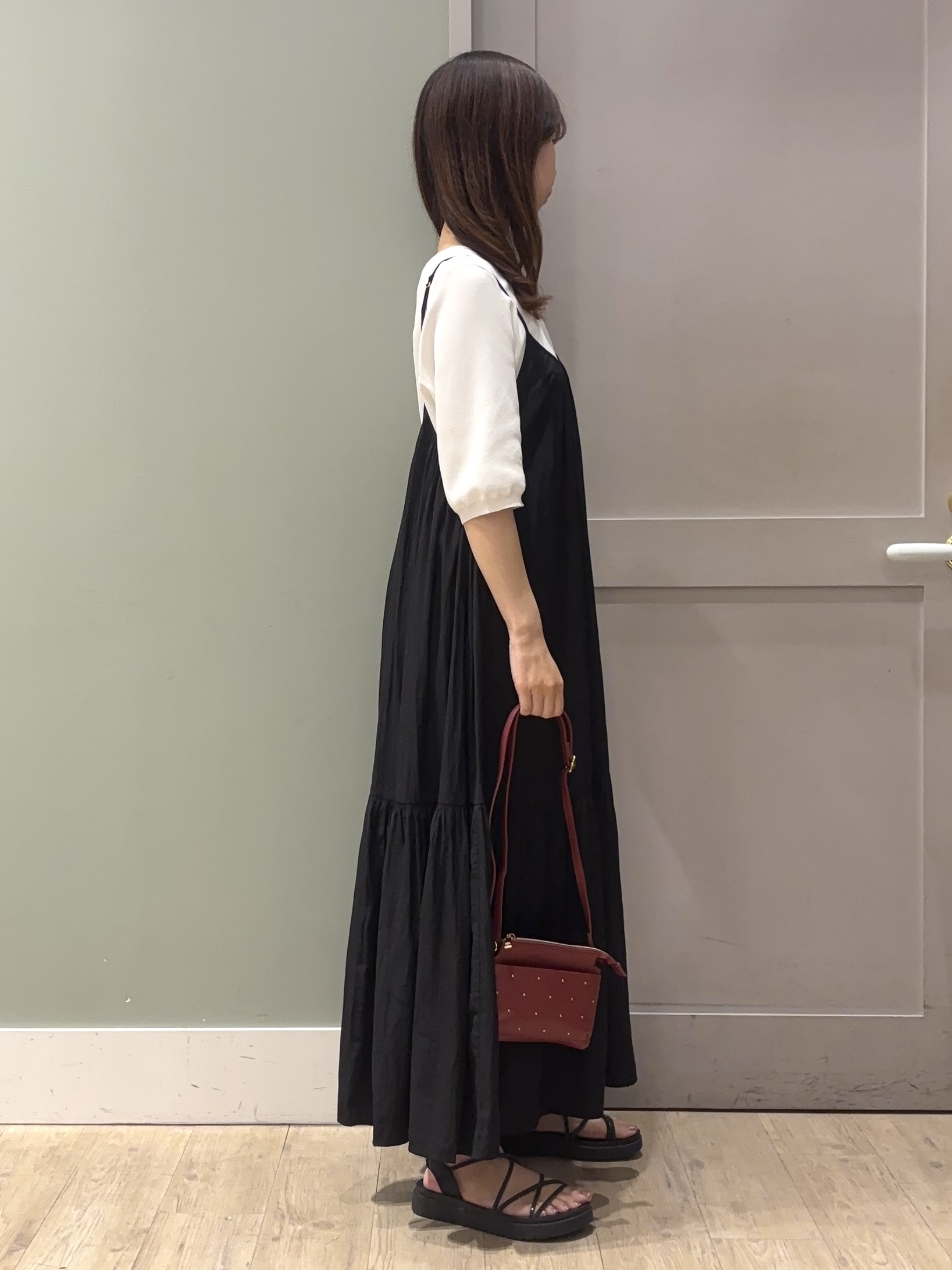 しばみさんの「grove｜【シリーズ累計36万枚/UVカット・ひんやり・洗濯機OK】やわらかドライタッチ 五分袖クルーネックニ」を使ったコーディネート