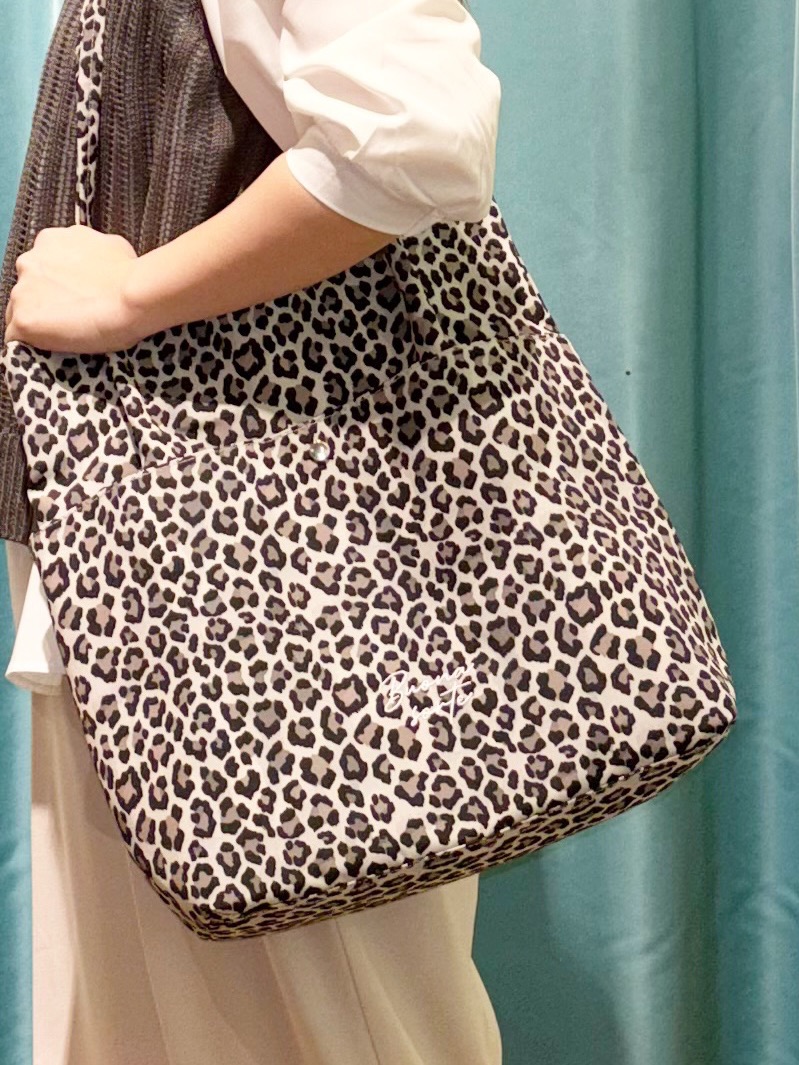 tukiさんの「SHOO･LA･RUE｜【2点セット/洗濯機可/S-LL】時短でコーデ決まる 透かし編みニットベスト＋5分袖シャツ」を使ったコーディネート
