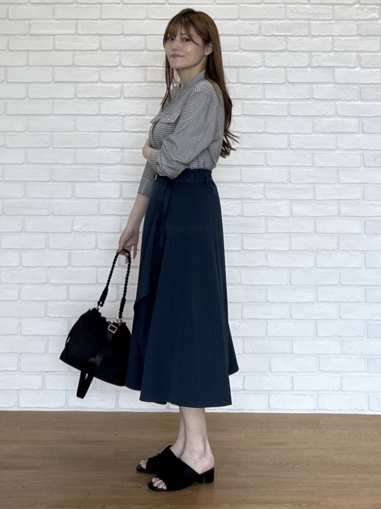 sayaさんの「grove｜1枚着でも羽織りでも。 バンドカラースキッパーシャツ」を使ったコーディネート