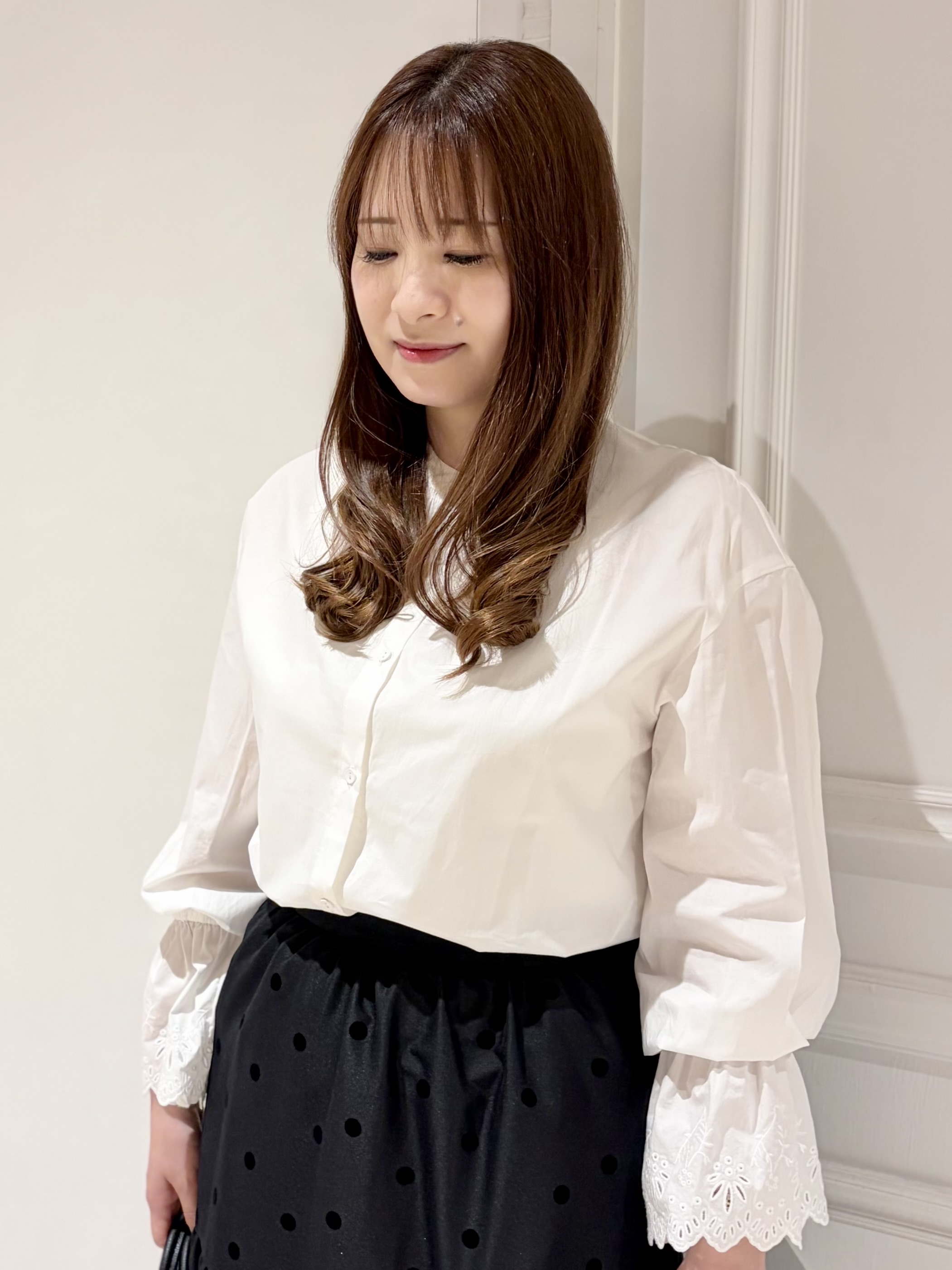 minowaさんの「DRESSTERIOR｜【STORY11月号掲載】エンブロイダリーカフスシャツ」を使ったコーディネート