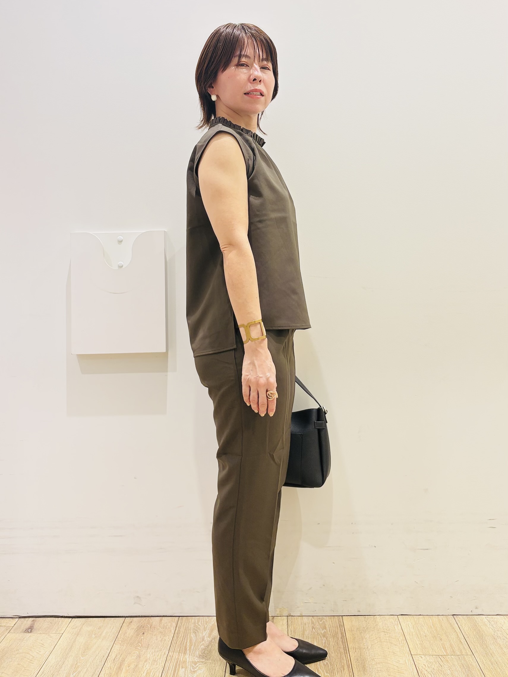 YUKOさんの「index｜【吸水速乾】スタンドフリルブラウス《セットアップ対応／イージーアイロン／ストレッチ／洗濯機OK》」を使ったコーディネート