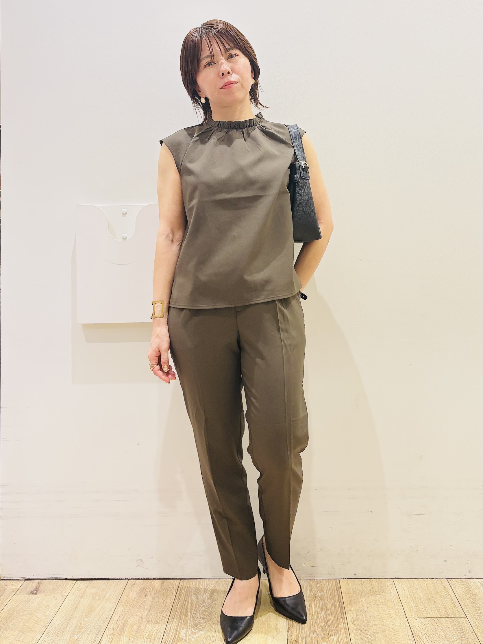 YUKOさんの「index｜【吸水速乾】スタンドフリルブラウス《セットアップ対応／イージーアイロン／ストレッチ／洗濯機OK》」を使ったコーディネート