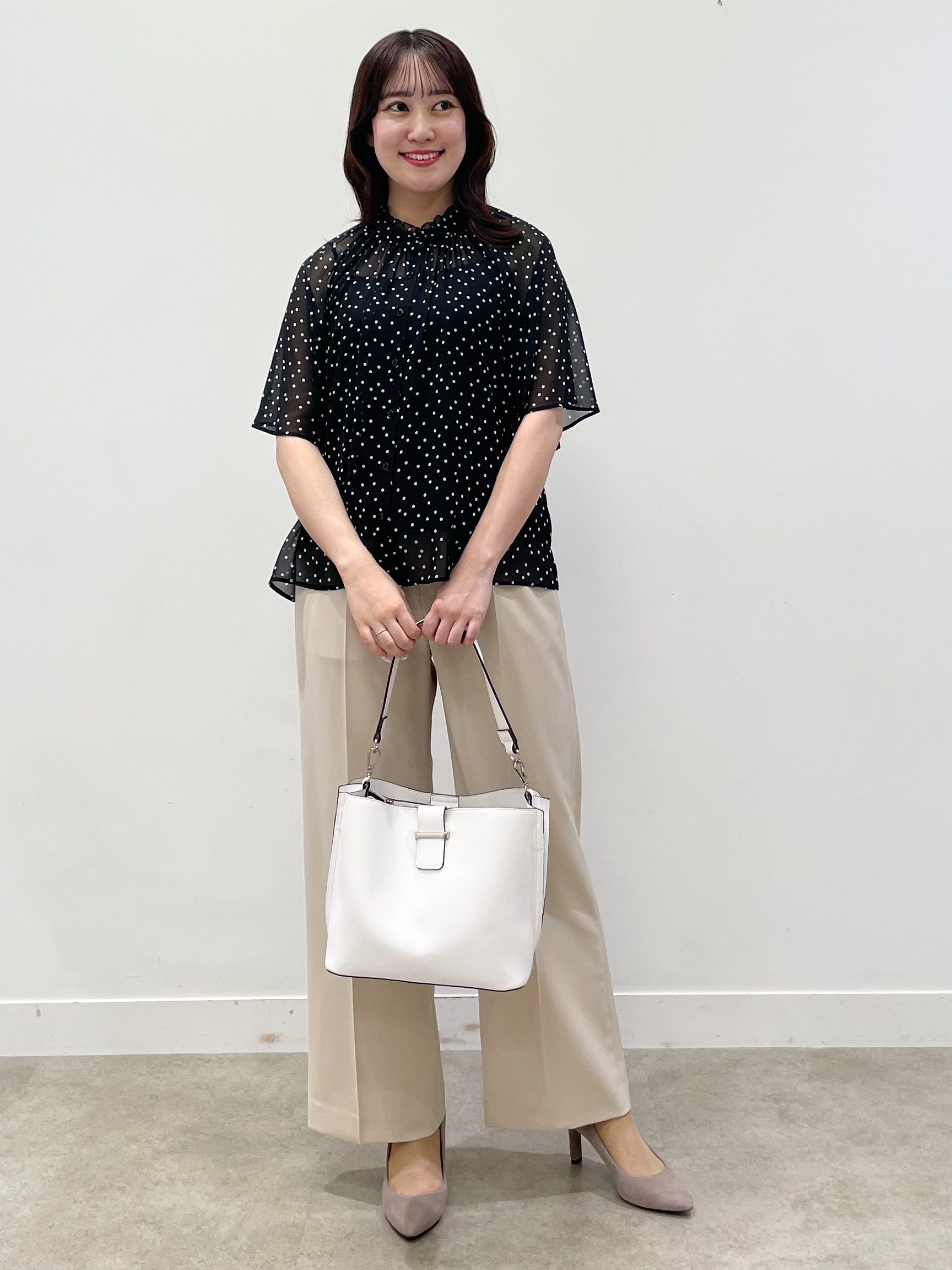 yukariさんの「Reflect｜【セットアップ／手洗い可】ドット柄シアーブラウス」を使ったコーディネート