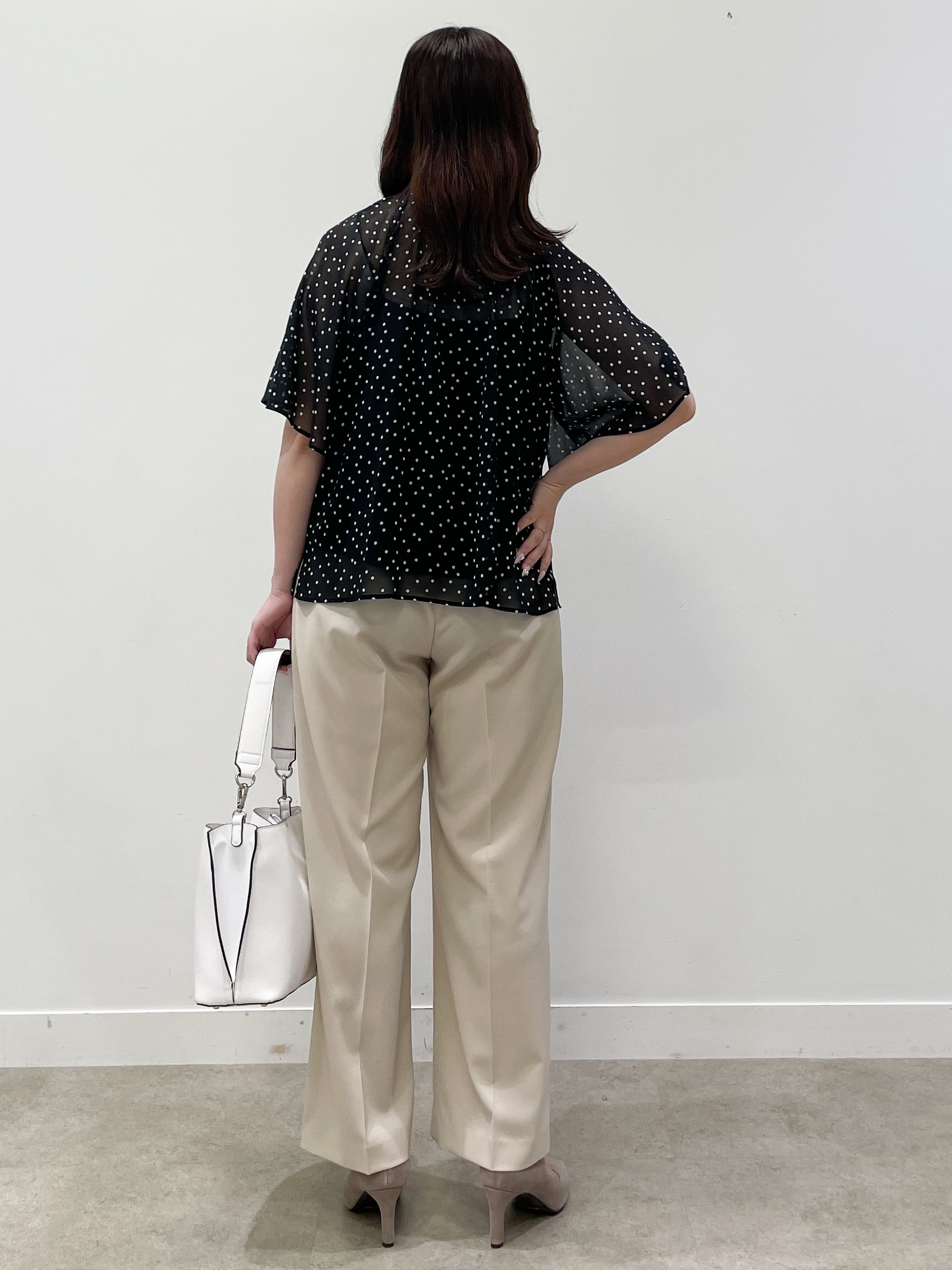 yukariさんの「Reflect｜【セットアップ／手洗い可】ドット柄シアーブラウス」を使ったコーディネート