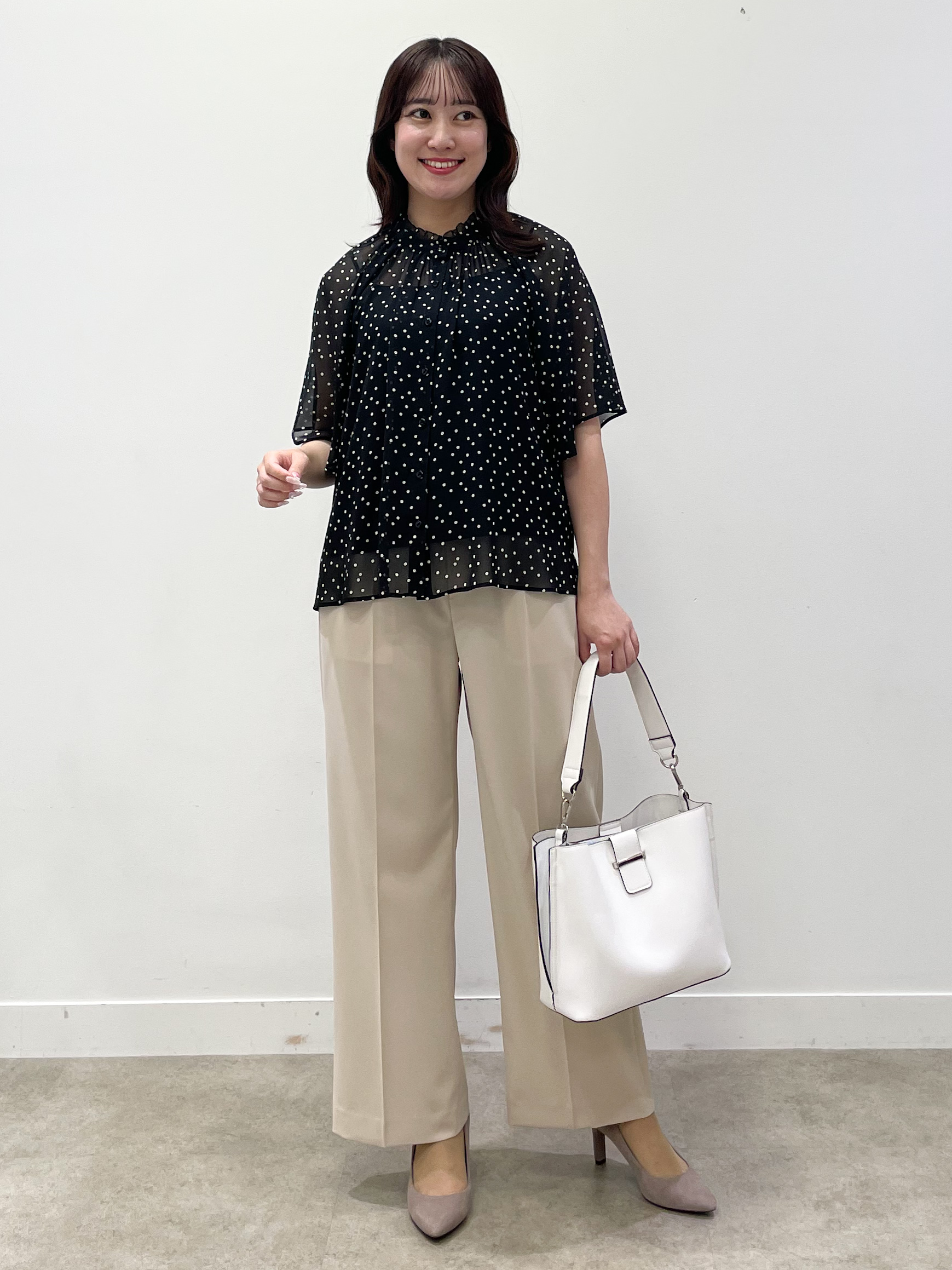 yukariさんの「Reflect｜【セットアップ／手洗い可】ドット柄シアーブラウス」を使ったコーディネート