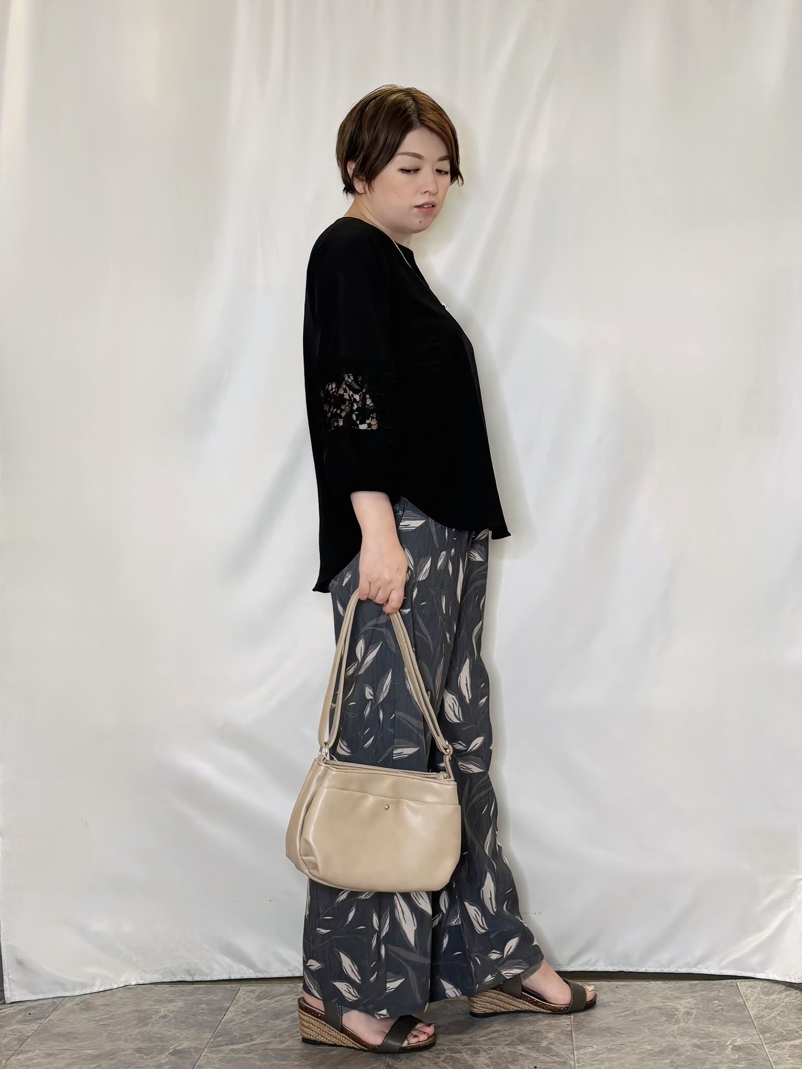 たみさんの「SHOO･LA･RUE｜【洗濯機可/S-LL/洗濯後しわになりにくい】刺繍レースで高見え インせず決まる主役ブラウス」を使ったコーディネート