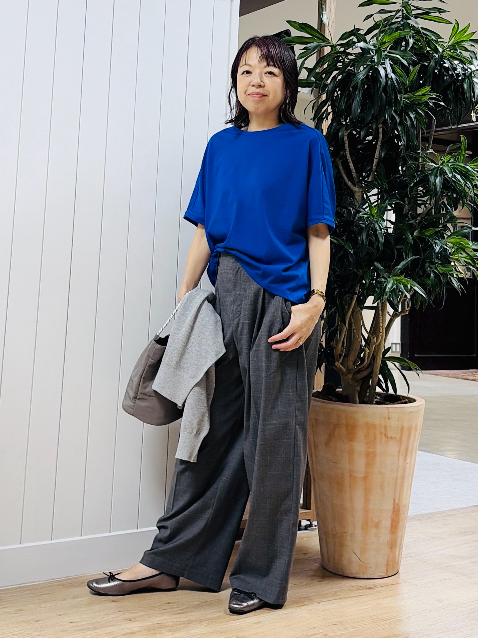 ISOさんの「Dessin｜【汗シミ防止/UVカット】ドルマンスリーブ プルオーバー」を使ったコーディネート