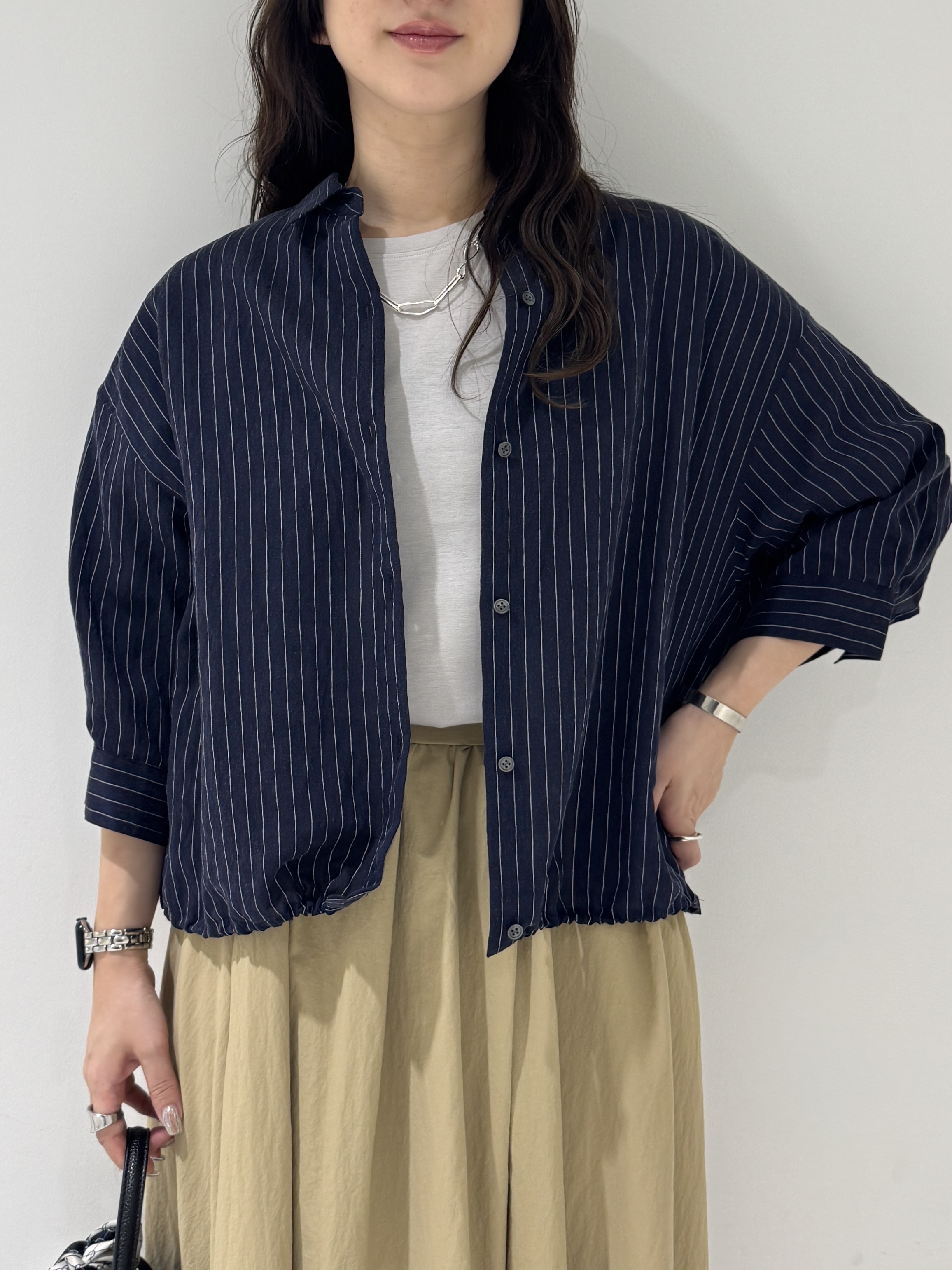 そんさんの「INDIVI｜【シアー／7分袖】体型カバーゆったりシャツ」を使ったコーディネート
