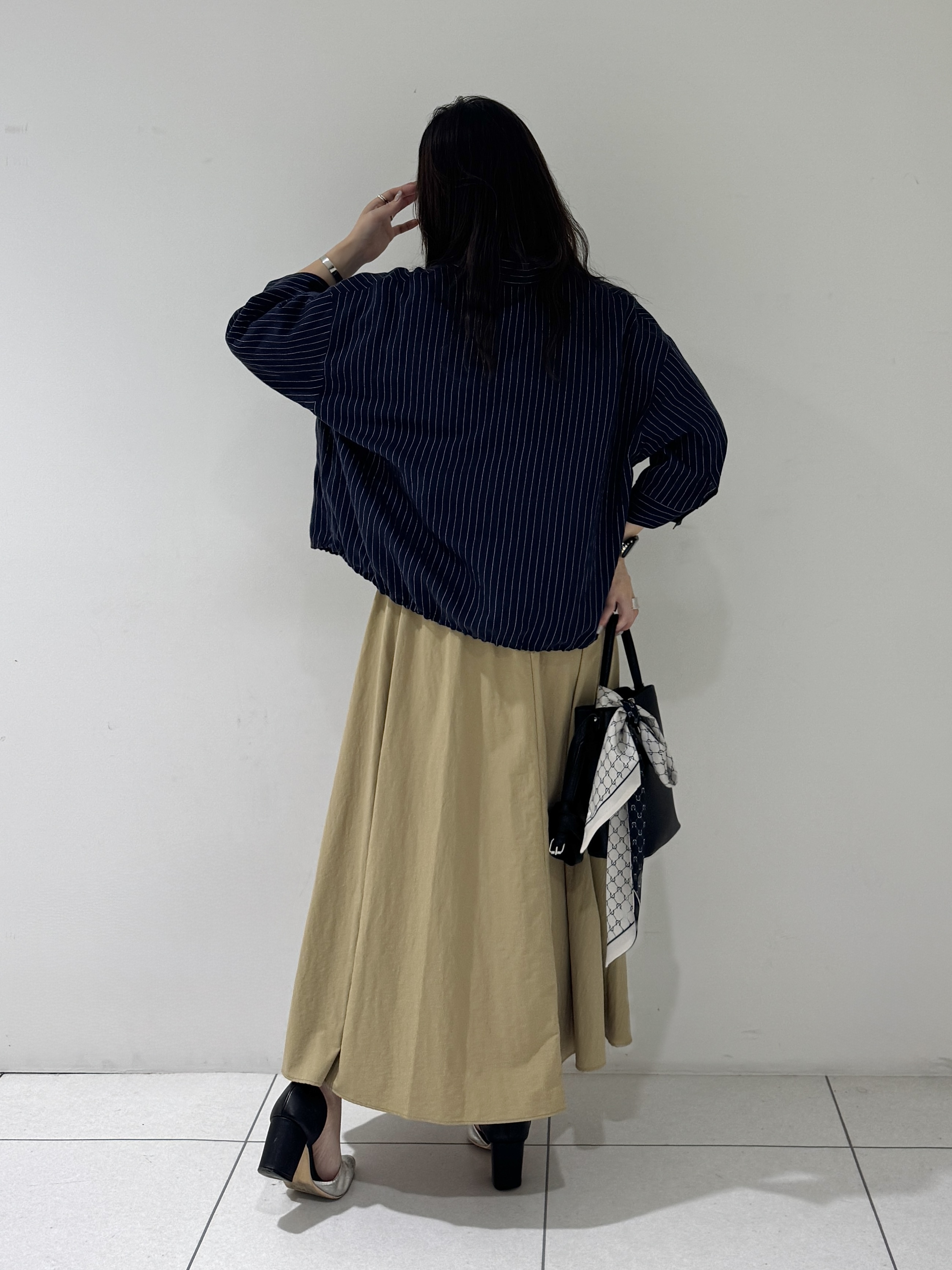 そんさんの「INDIVI｜【シアー／7分袖】体型カバーゆったりシャツ」を使ったコーディネート