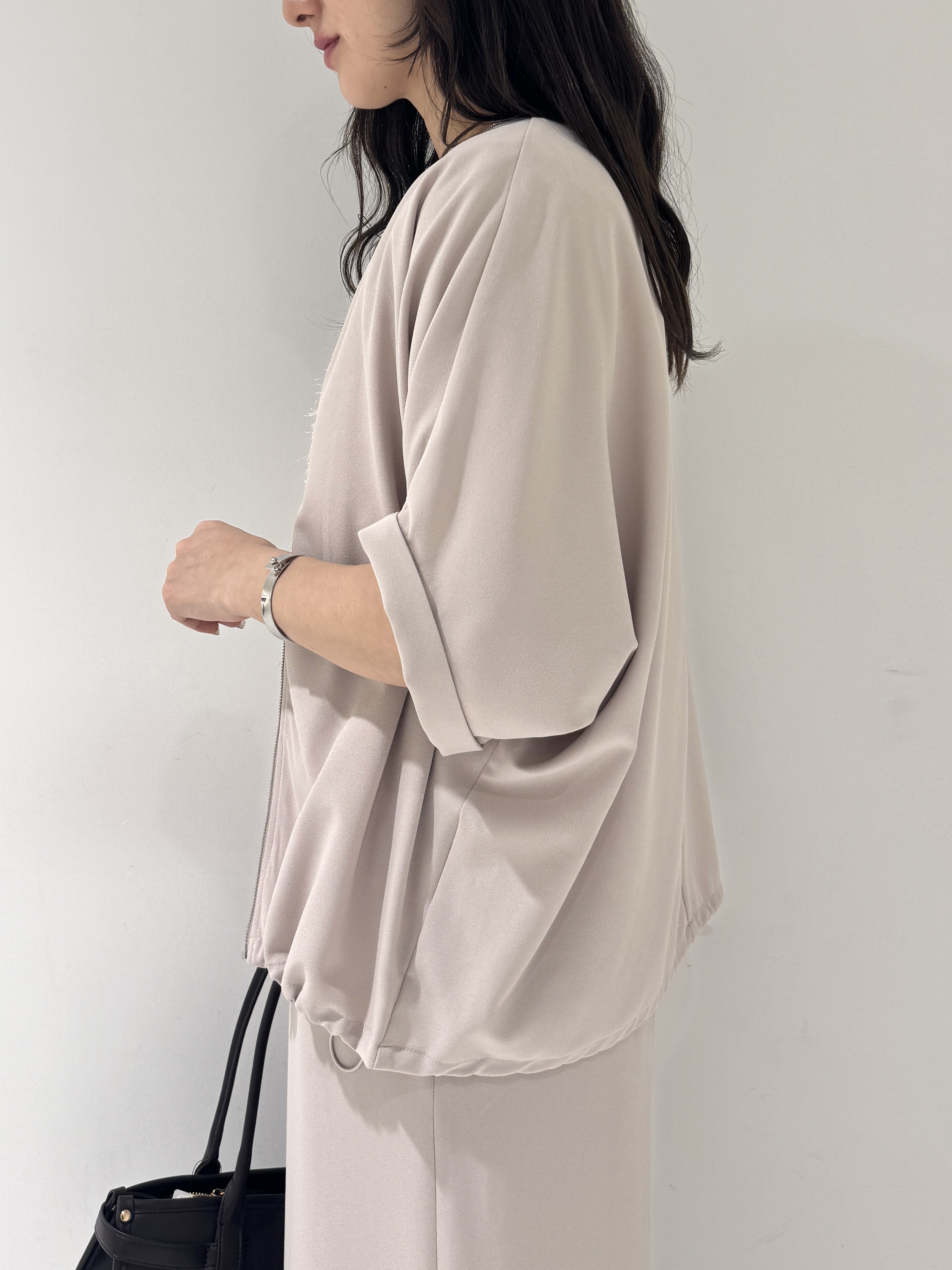 そんさんの「INDIVI｜【夏羽織り/着る日傘】ドルマンフォルムブルゾン」を使ったコーディネート