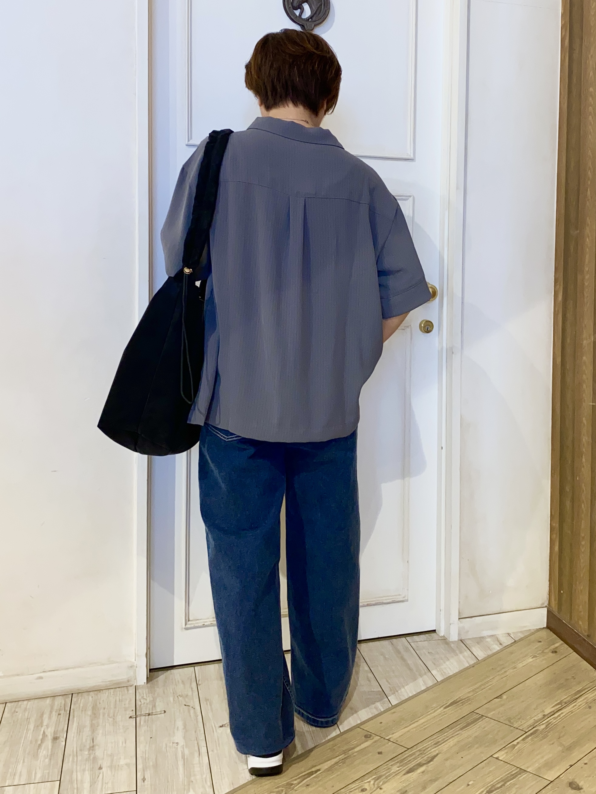 WAさんの「SHOO･LA･RUE｜【通気性〇/ひんやり/S-LL】洗濯後しわになりにくい とろみストライプシャツ」を使ったコーディネート