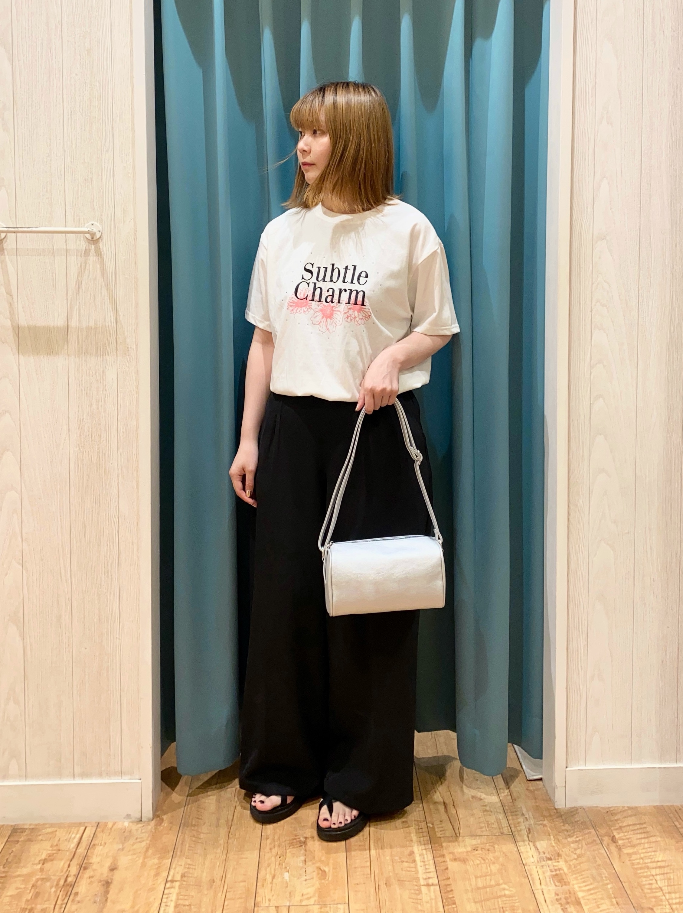 yuuさんの「SHOO･LA･RUE｜【S-LL/洗濯機可】選べる4柄　デイリー使いにぴったりな 大人の頼れるTシャツ」を使ったコーディネート