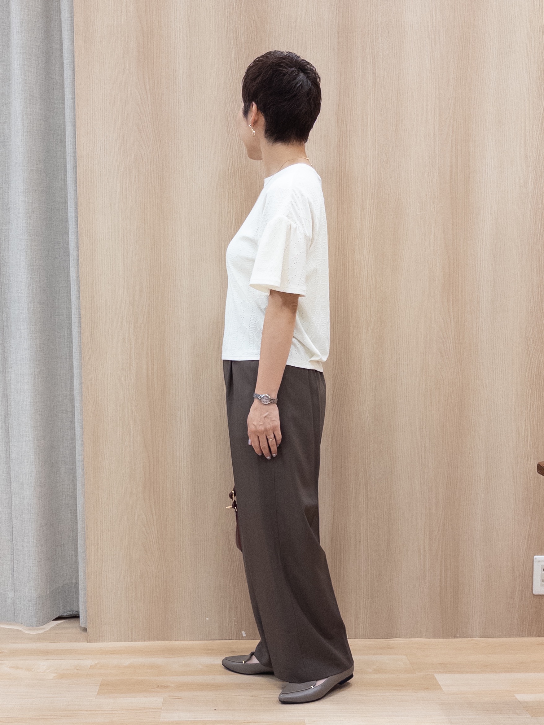 シュウコさんの「grove｜アイレットレースカットソー」を使ったコーディネート