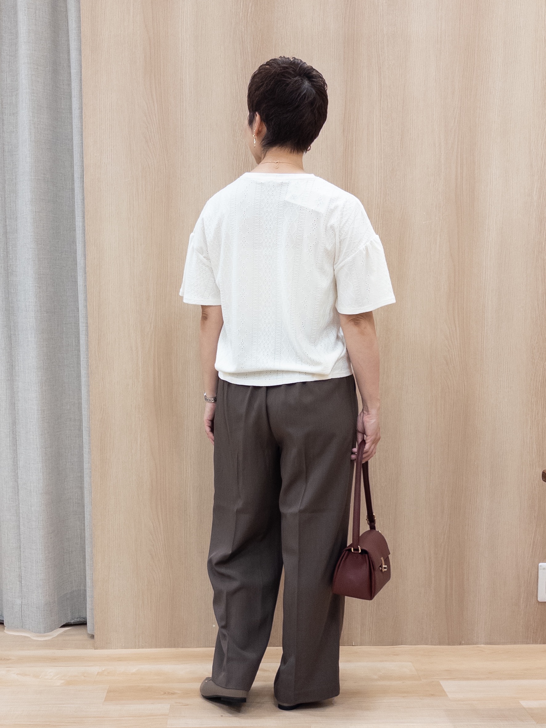 シュウコさんの「grove｜アイレットレースカットソー」を使ったコーディネート