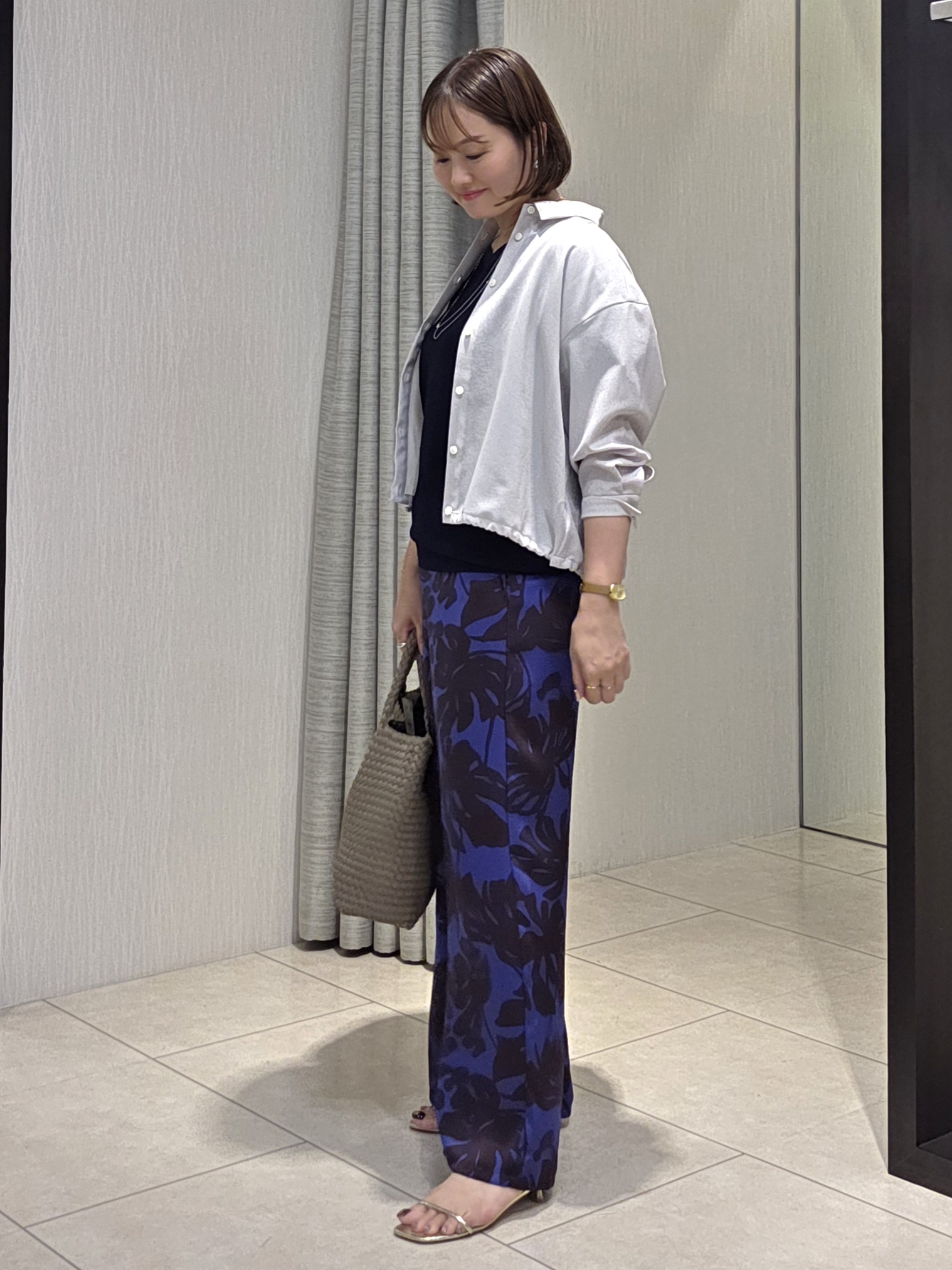 naokoさんの「UNTITLED｜【秋羽織り/セットアップ可/UVカット】エアリークールドロストシャツ」を使ったコーディネート