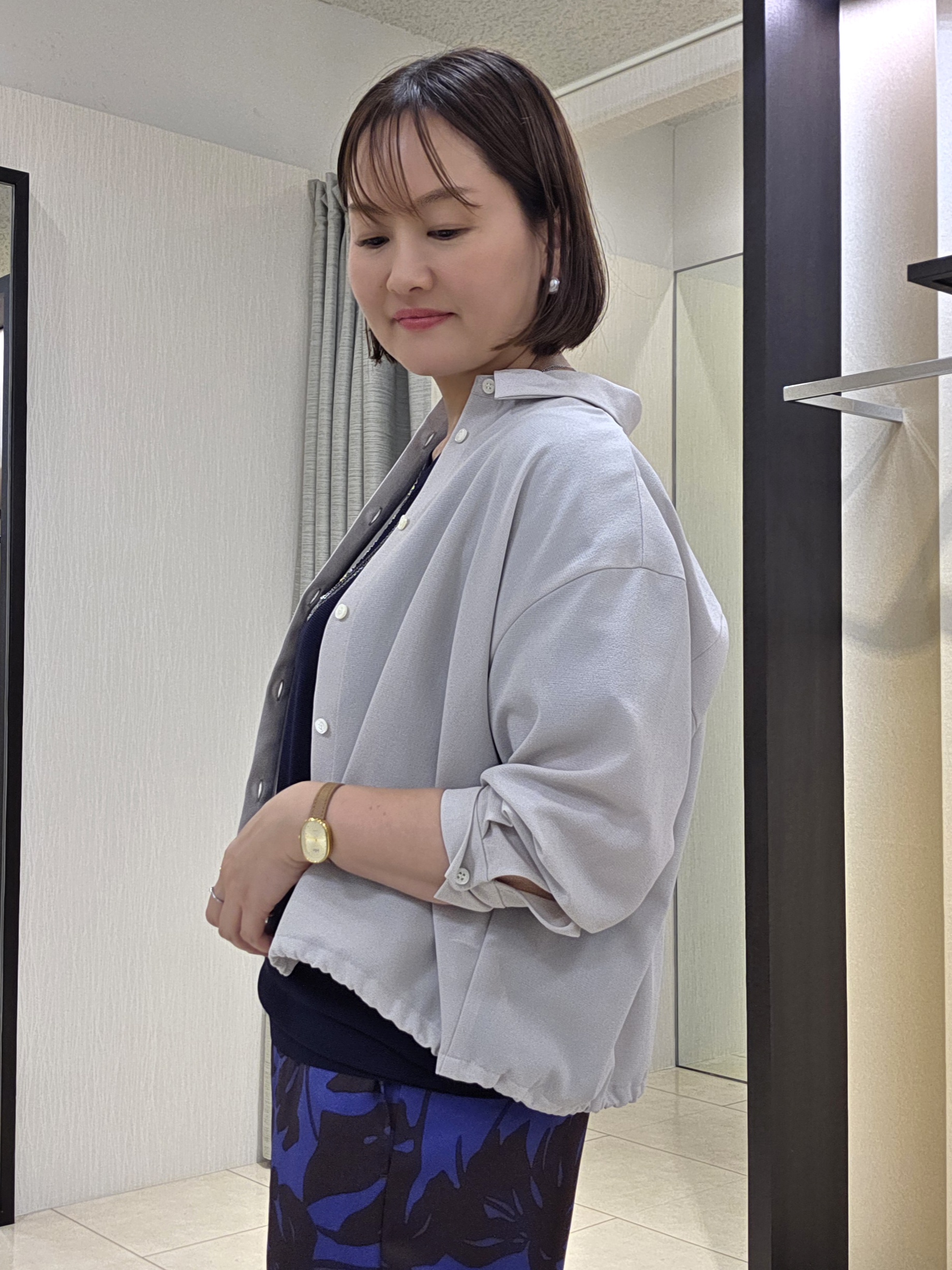 naokoさんの「UNTITLED｜【秋羽織り/セットアップ可/UVカット】エアリークールドロストシャツ」を使ったコーディネート