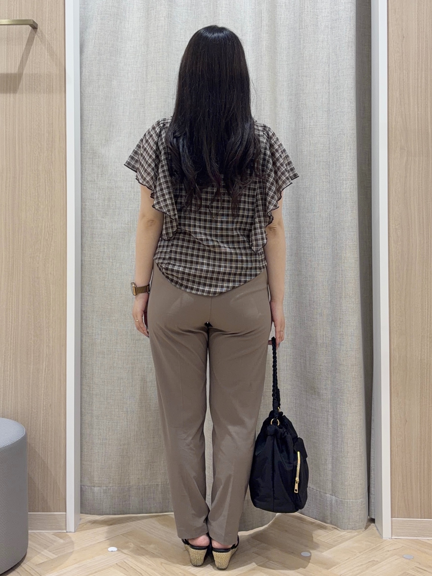 minamiさんの「grove｜1枚で着映えが叶う チェックラッフルフリルブラウス」を使ったコーディネート