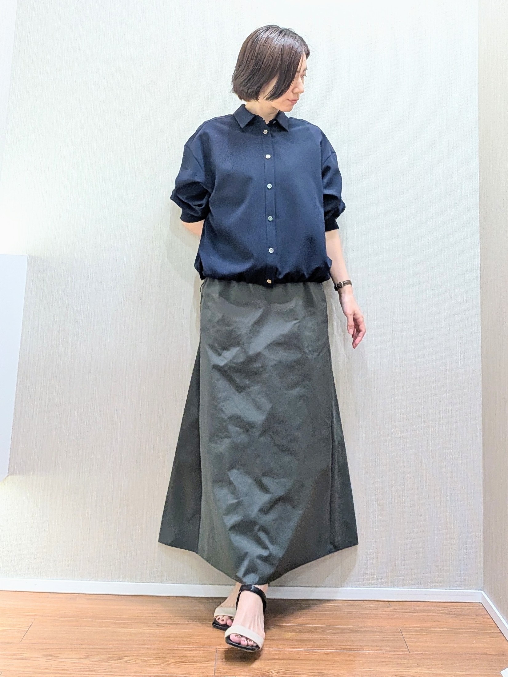 ミズタさんの「UNTITLED｜【秋羽織り/セットアップ可/UVカット】エアリークールドロストシャツ」を使ったコーディネート