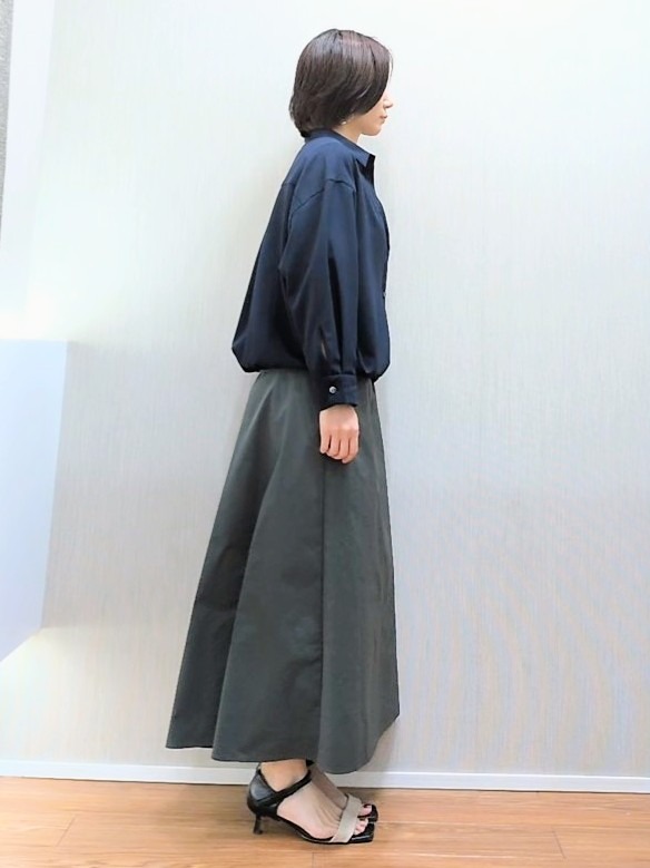 ミズタさんの「UNTITLED｜【秋羽織り/セットアップ可/UVカット】エアリークールドロストシャツ」を使ったコーディネート
