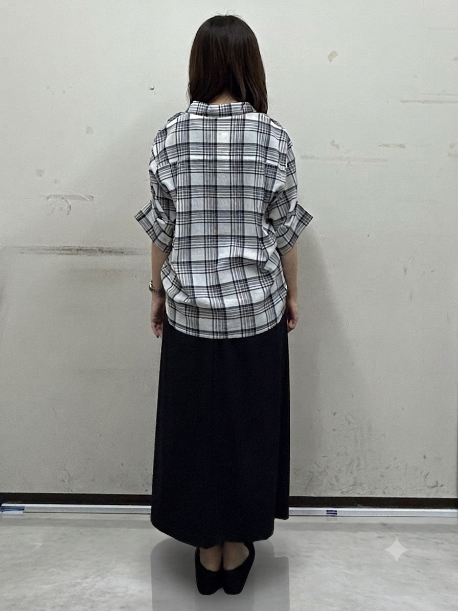 noeさんの「INDIVI｜【コットン100％／透け感／2WAY】袖アレンジ チェックシャツ」を使ったコーディネート