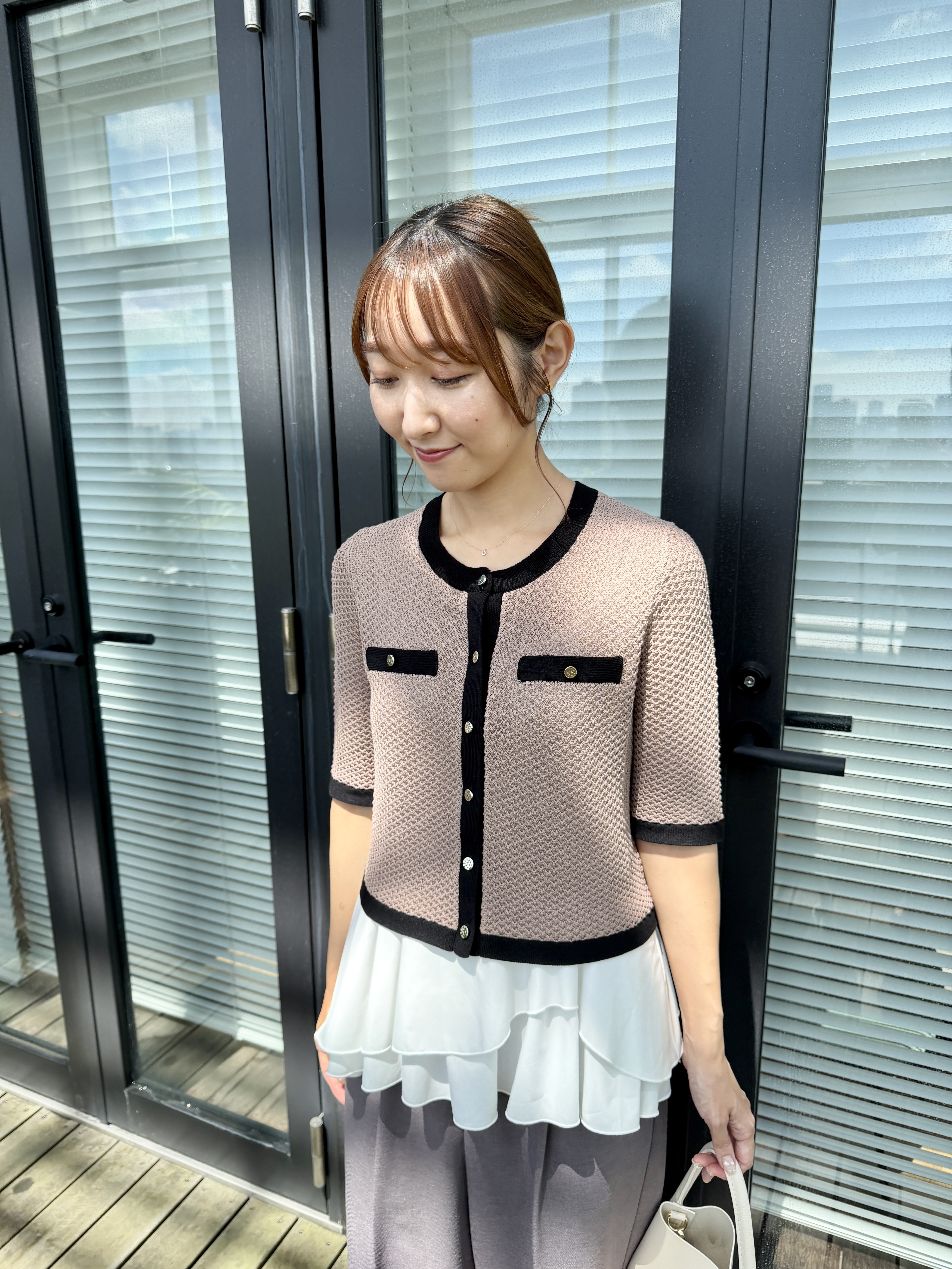 みぃさんの「index｜【抗ピリング】柄編みニットカーディガン&times;ペプラムキャミセット《洗濯機OK》」を使ったコーディネート