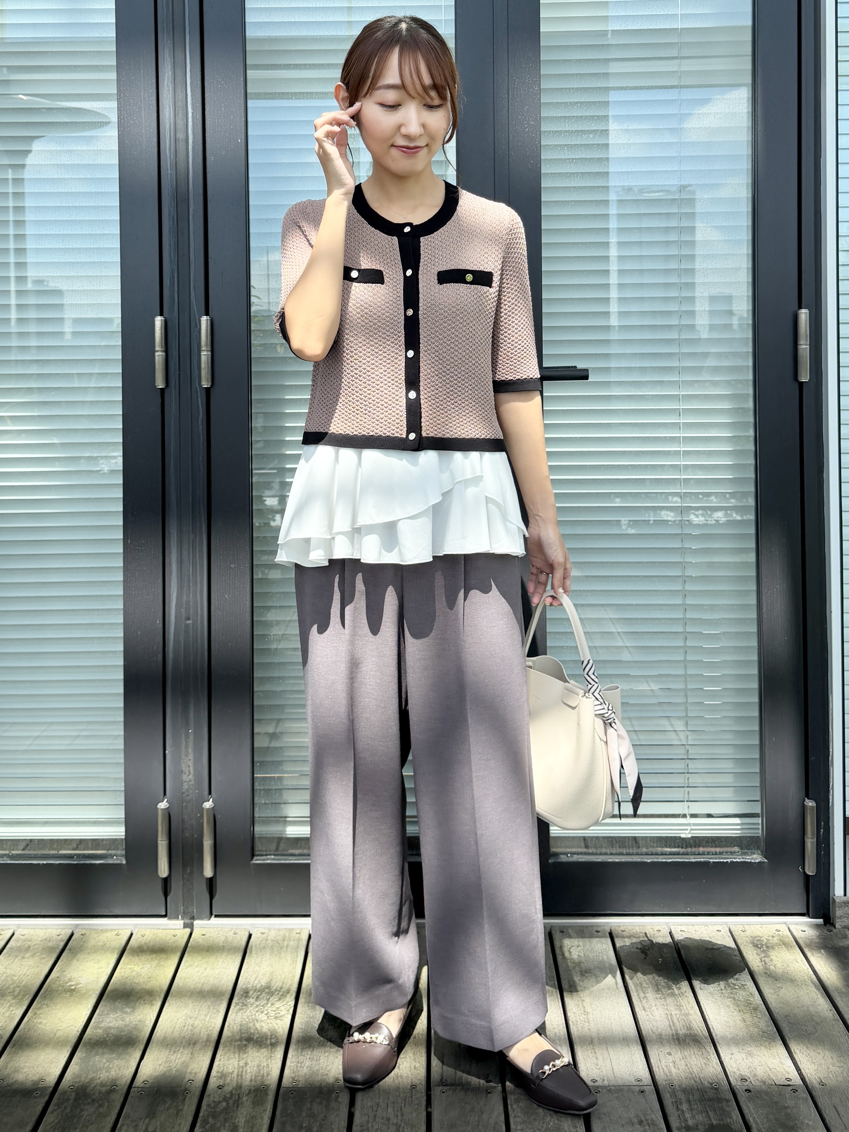 みぃさんの「index｜【抗ピリング】柄編みニットカーディガン&times;ペプラムキャミセット《洗濯機OK》」を使ったコーディネート