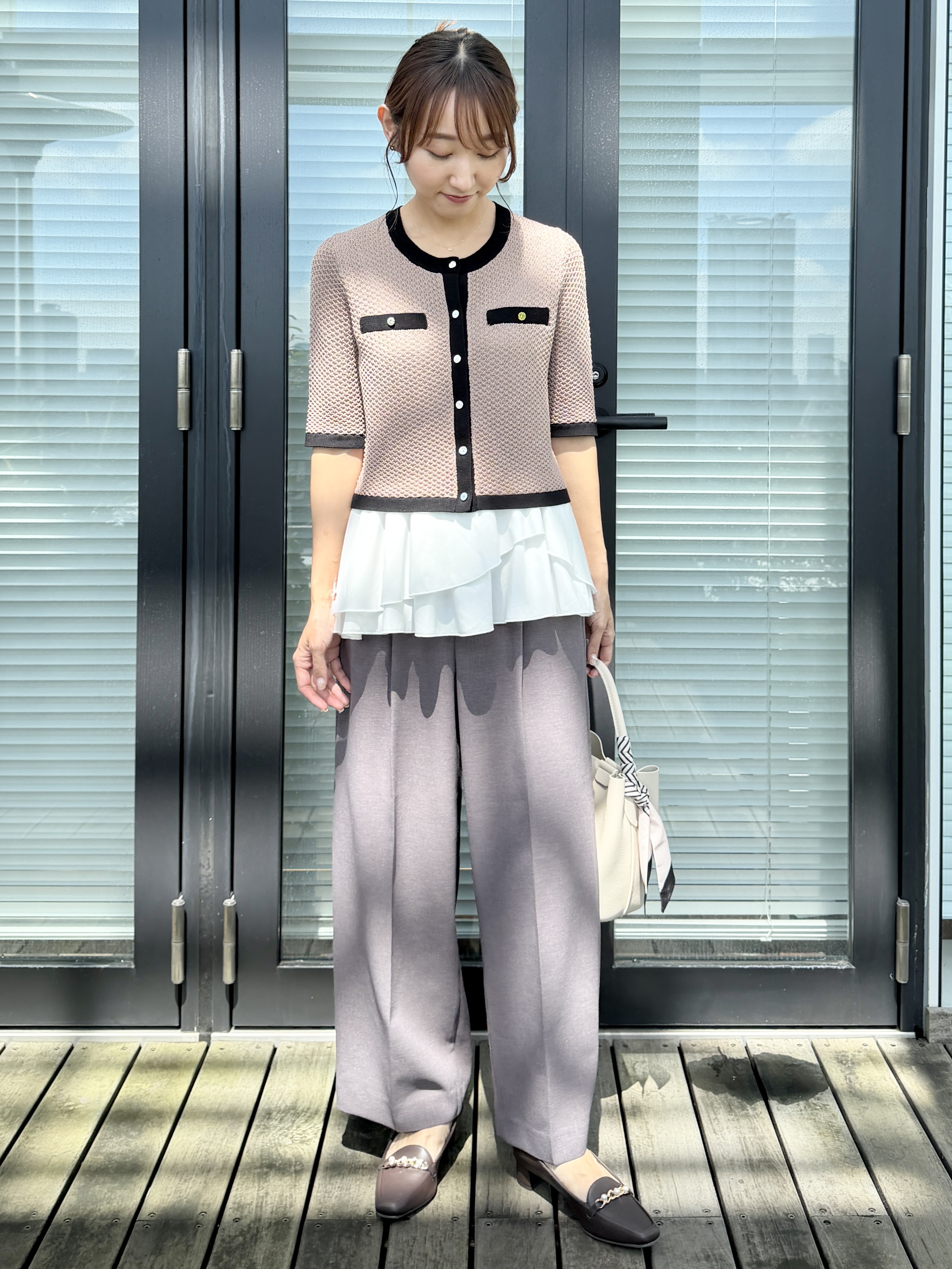 みぃさんの「index｜【抗ピリング】柄編みニットカーディガン&times;ペプラムキャミセット《洗濯機OK》」を使ったコーディネート