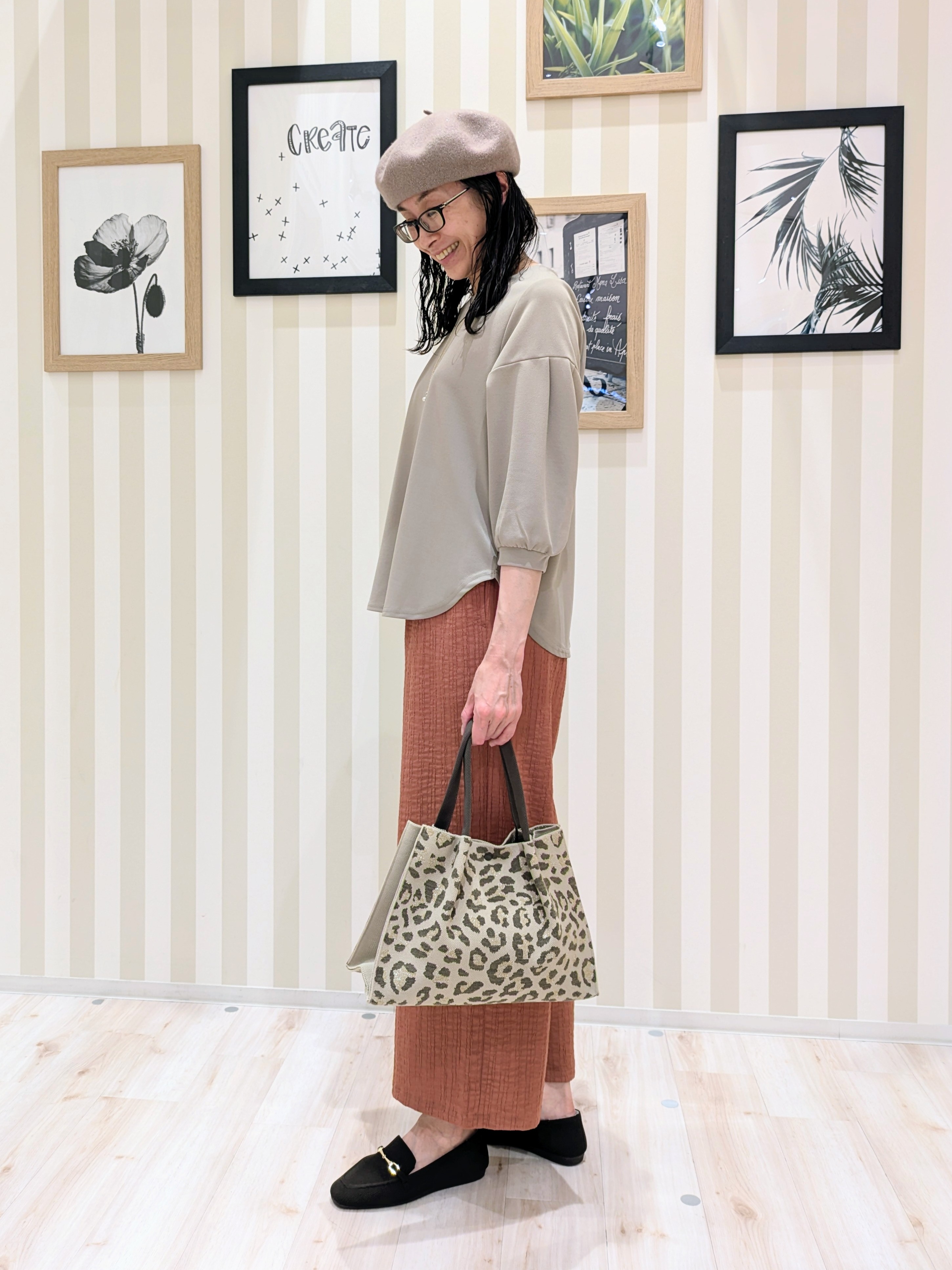 Mikiさんの「SHOO･LA･RUE｜【着丈選べる/2点セット】ネックレス付き やわらか8分袖ブラウス」を使ったコーディネート