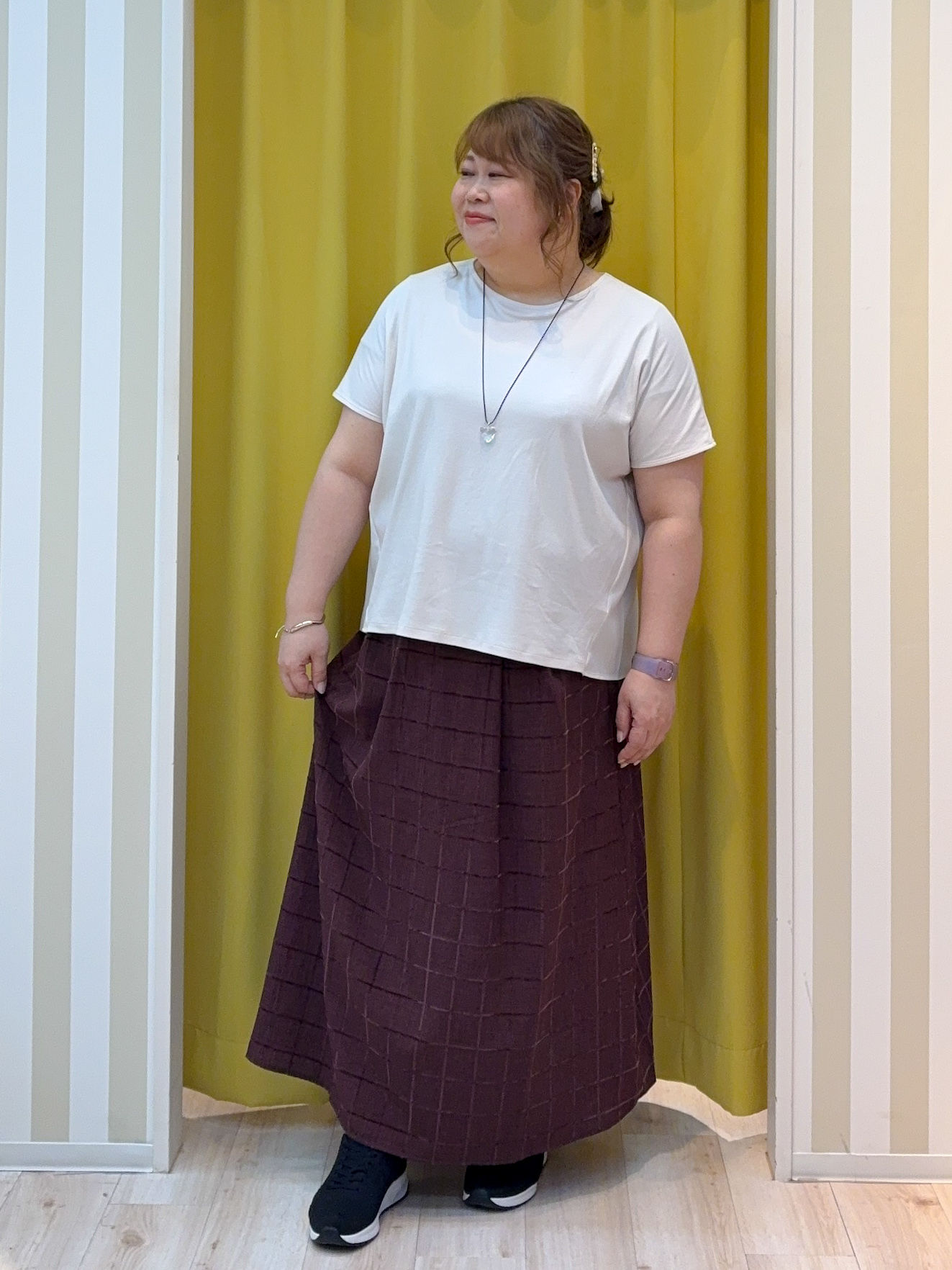 kotoさんさんの「SHOO･LA･RUE｜【綿100%/UV/S-LL/体型カバー】ヒップが隠せる 柔らかシアーデニムシャツ」を使ったコーディネート
