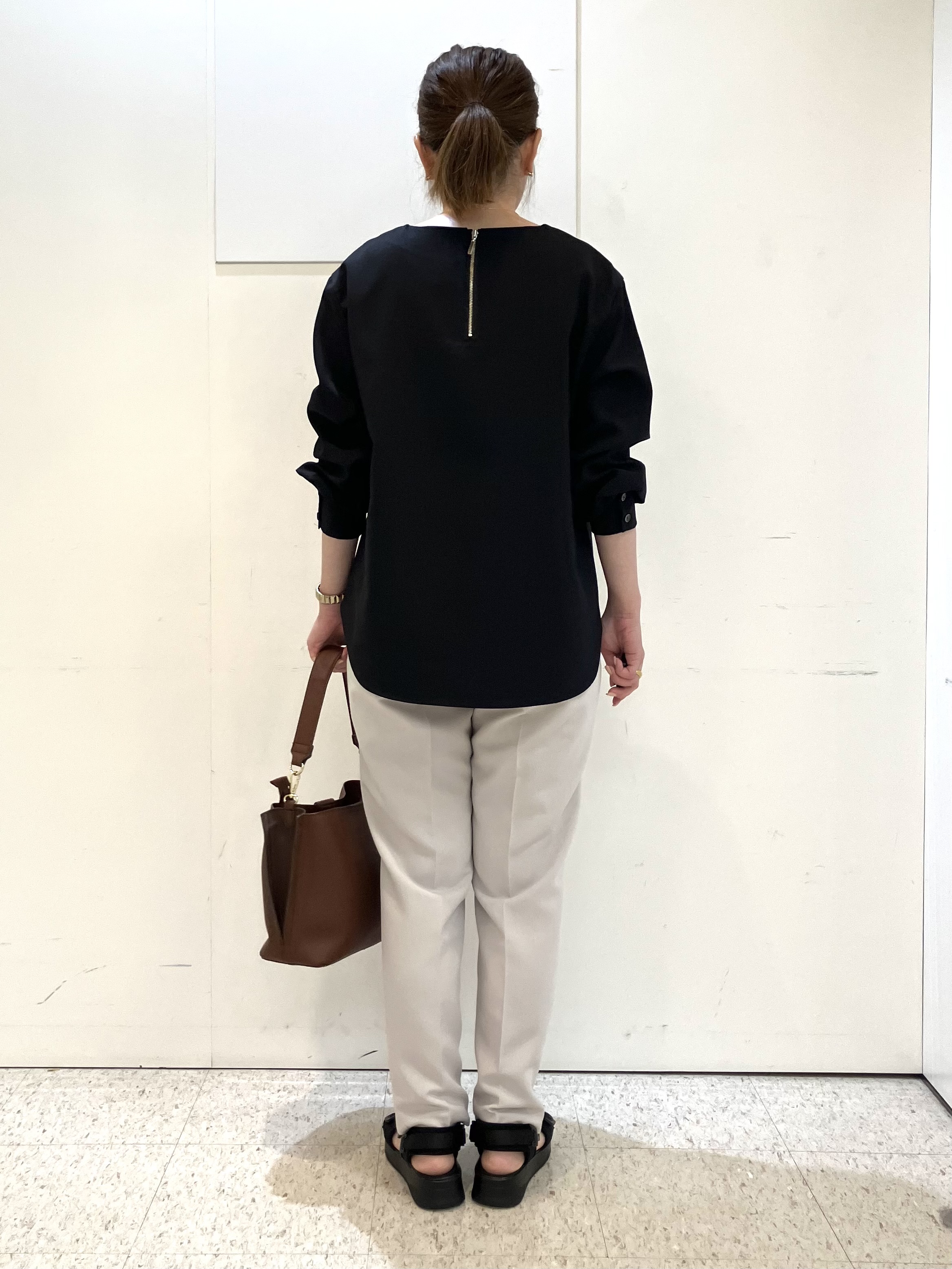 kozuさんの「Reflect｜【通勤】きれいめラウンドネックブラウス」を使ったコーディネート